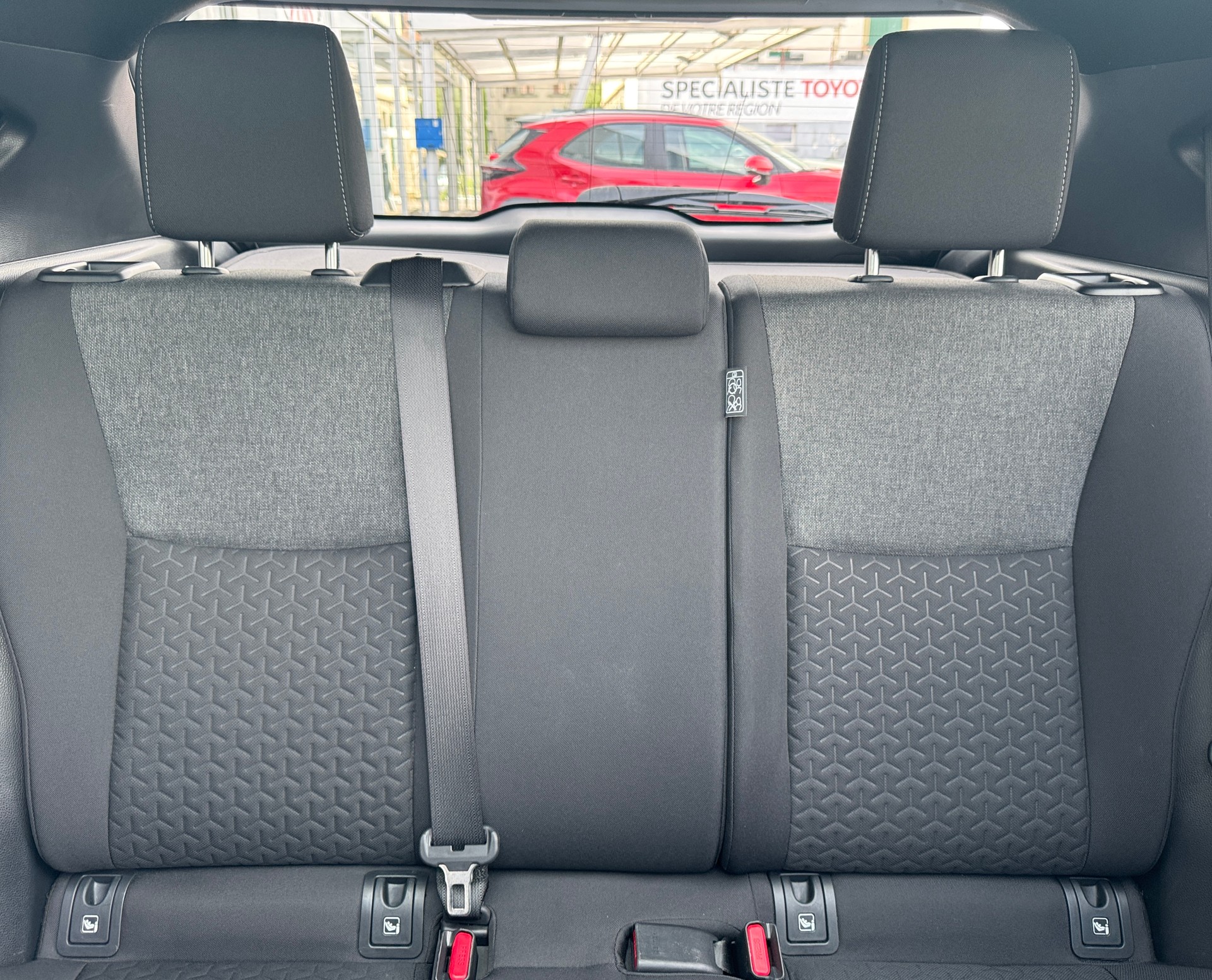 TOYOTA Yaris Cross 1.5 Trend e-CVT AWDi-image-14