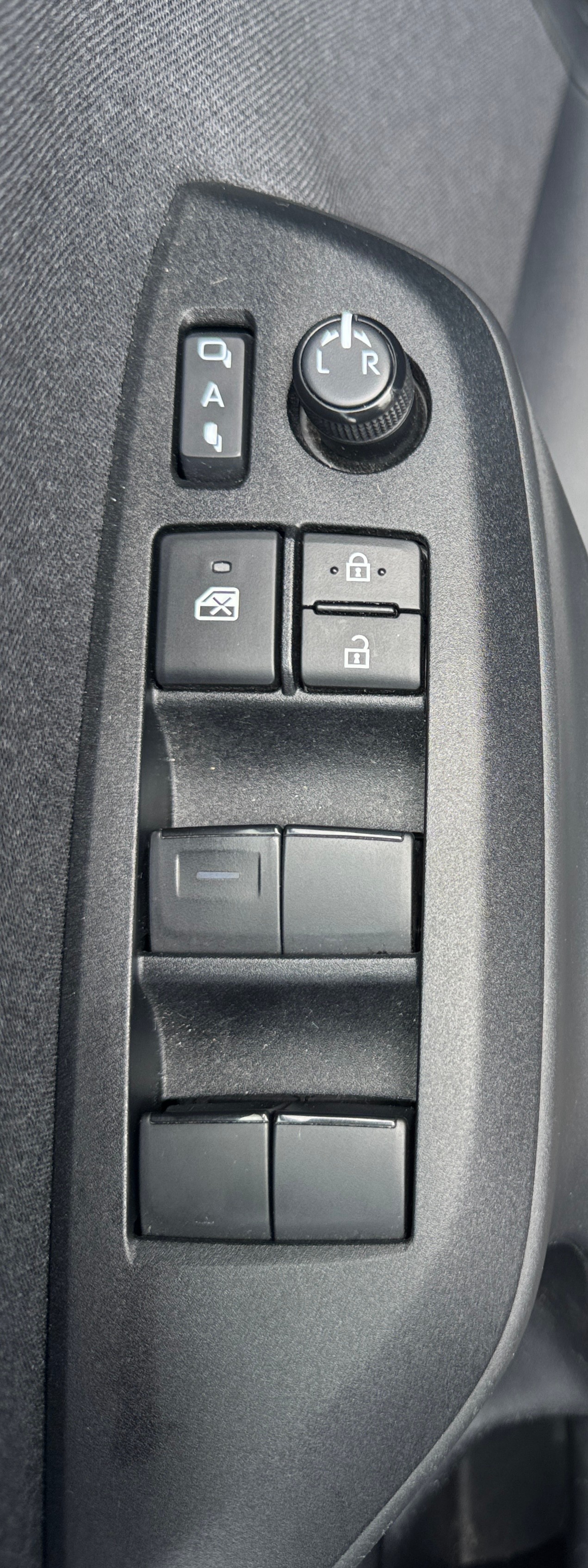 TOYOTA Yaris Cross 1.5 Trend e-CVT AWDi-image-21