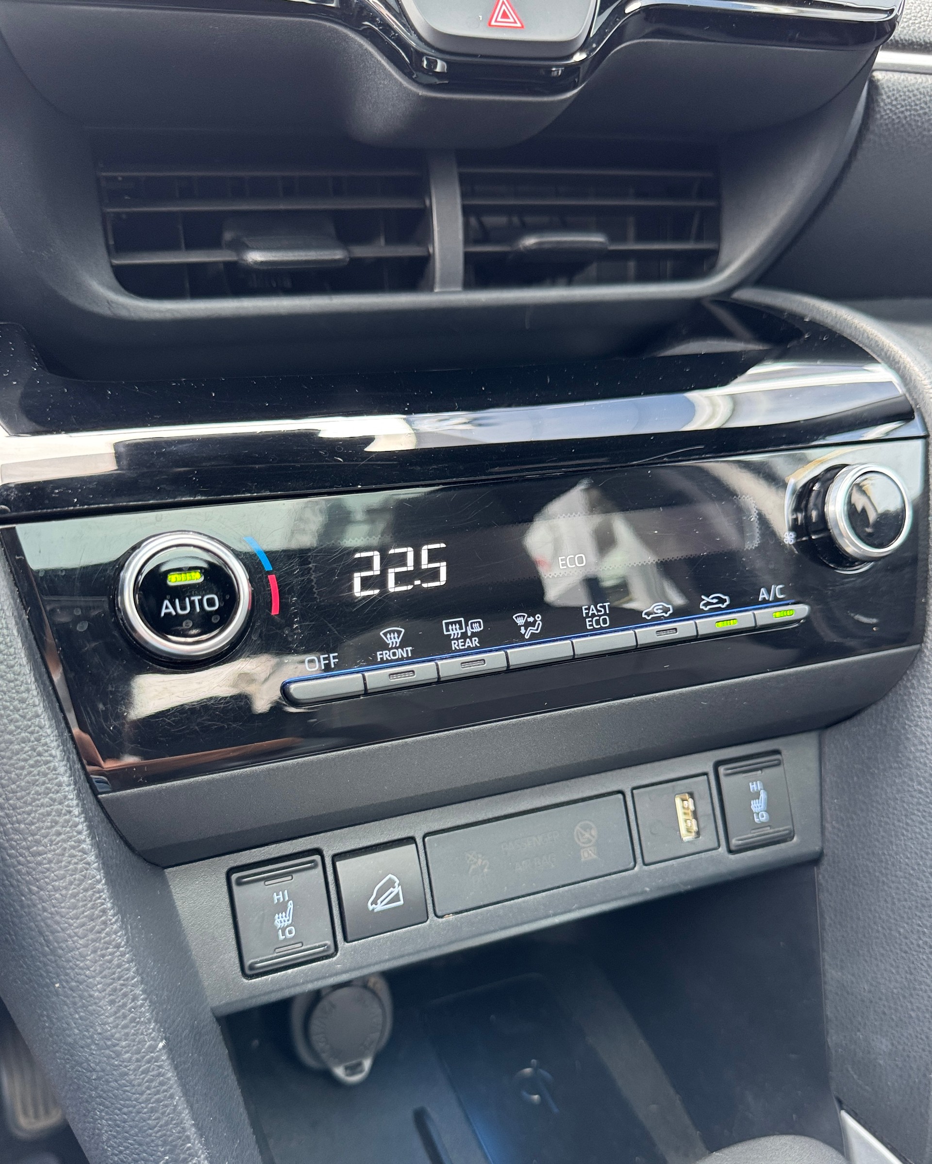 TOYOTA Yaris Cross 1.5 Trend e-CVT AWDi-image-24