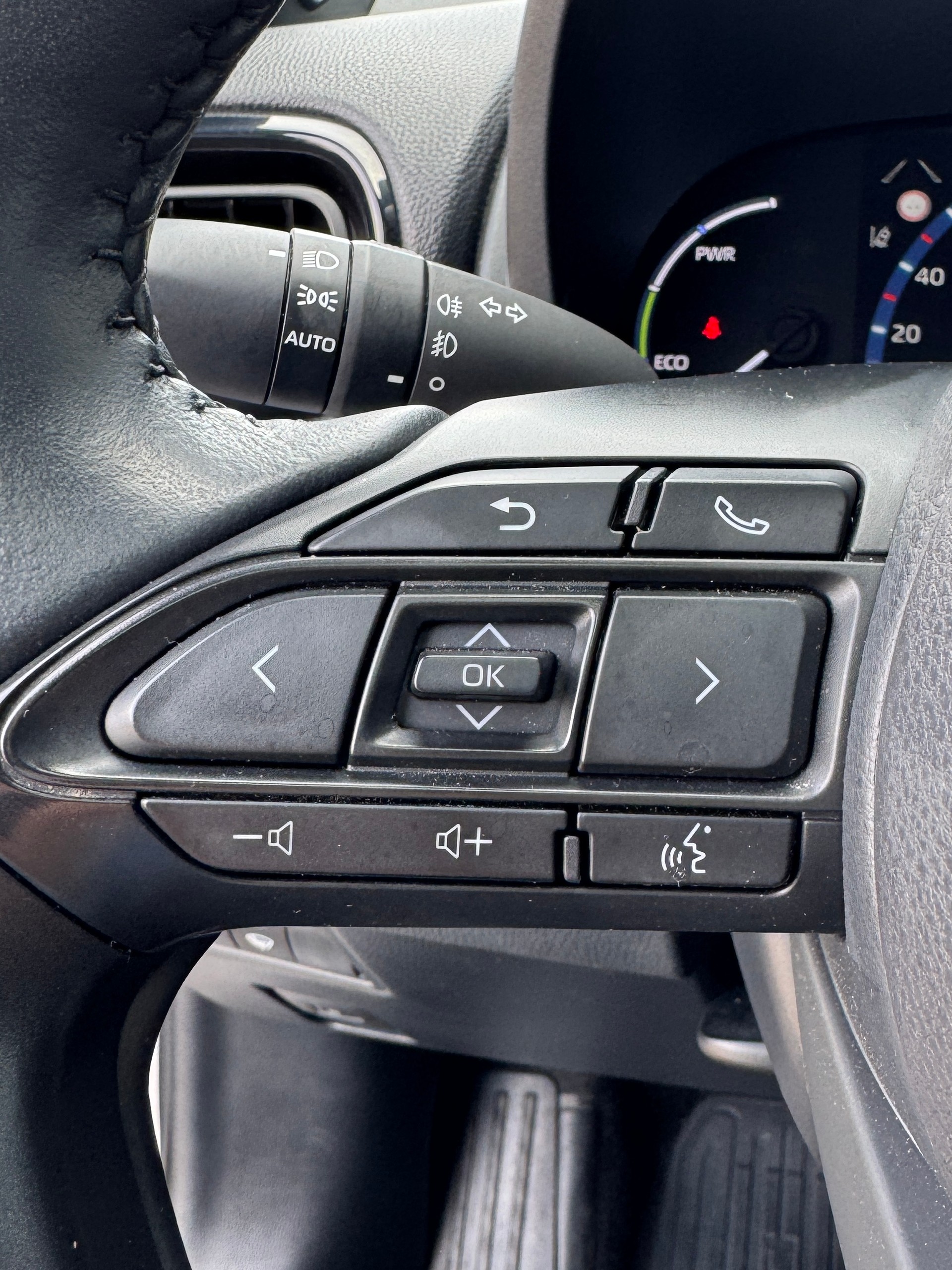 TOYOTA Yaris Cross 1.5 Trend e-CVT AWDi-image-19