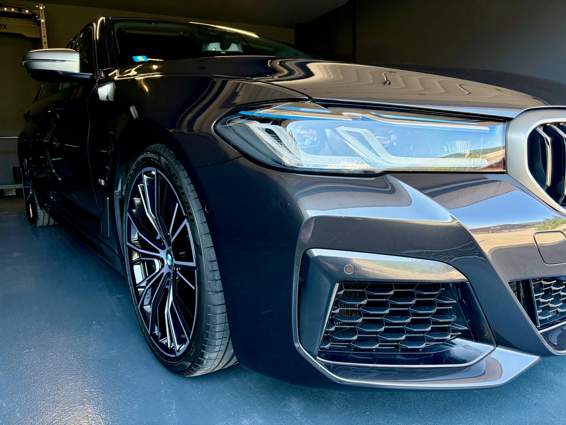 BMW M550i xDrive SAG-image-3