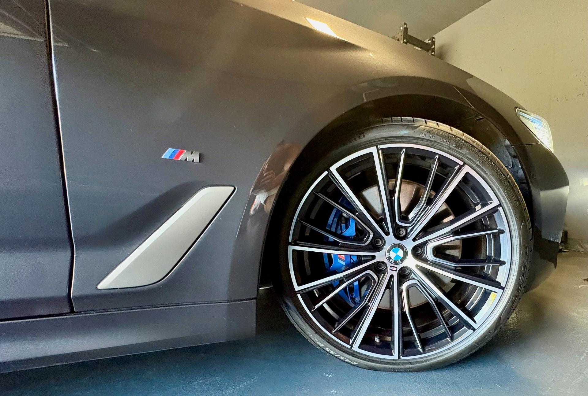 BMW M550i xDrive SAG-image-1
