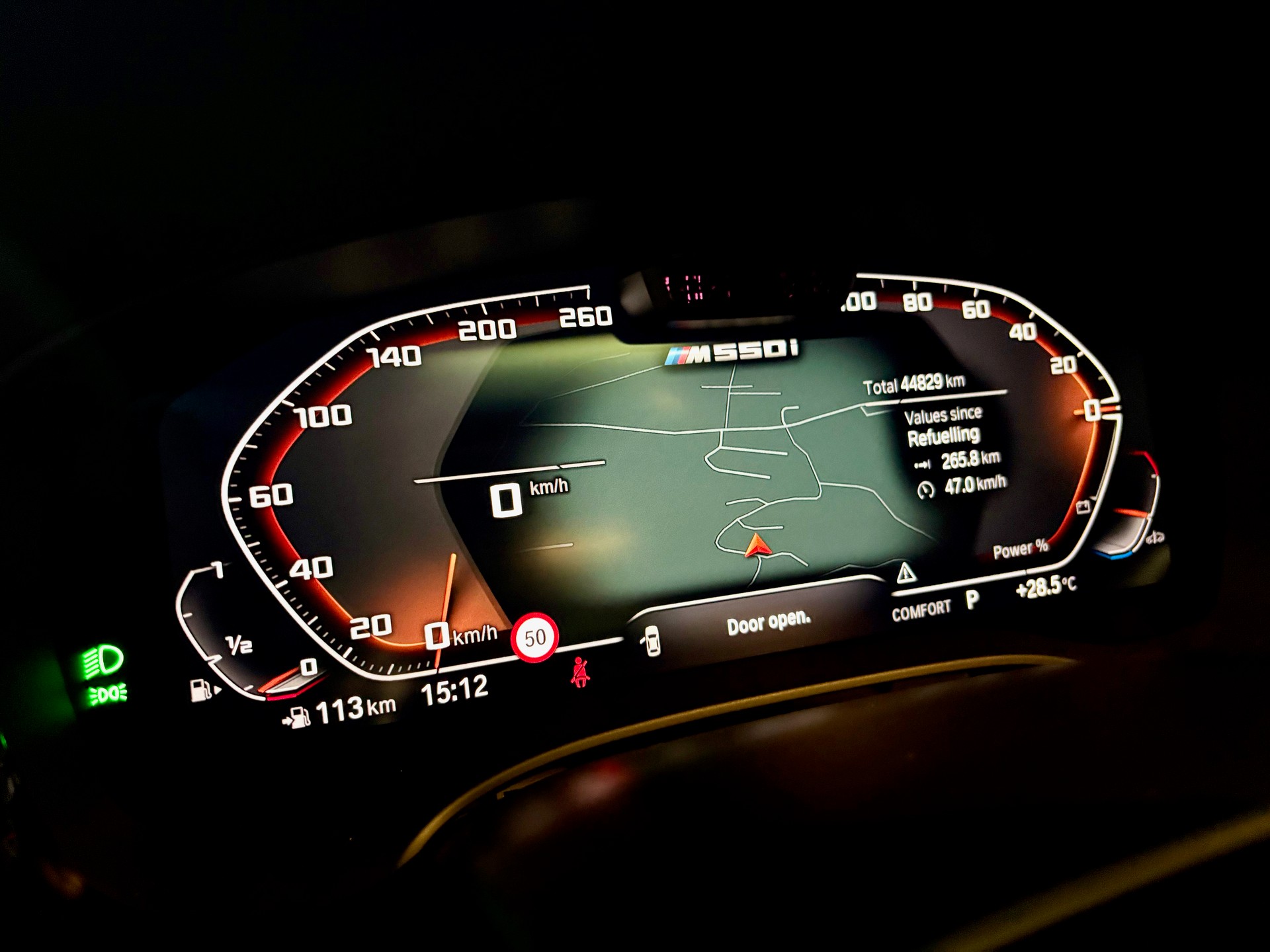 BMW M550i xDrive SAG-image-4