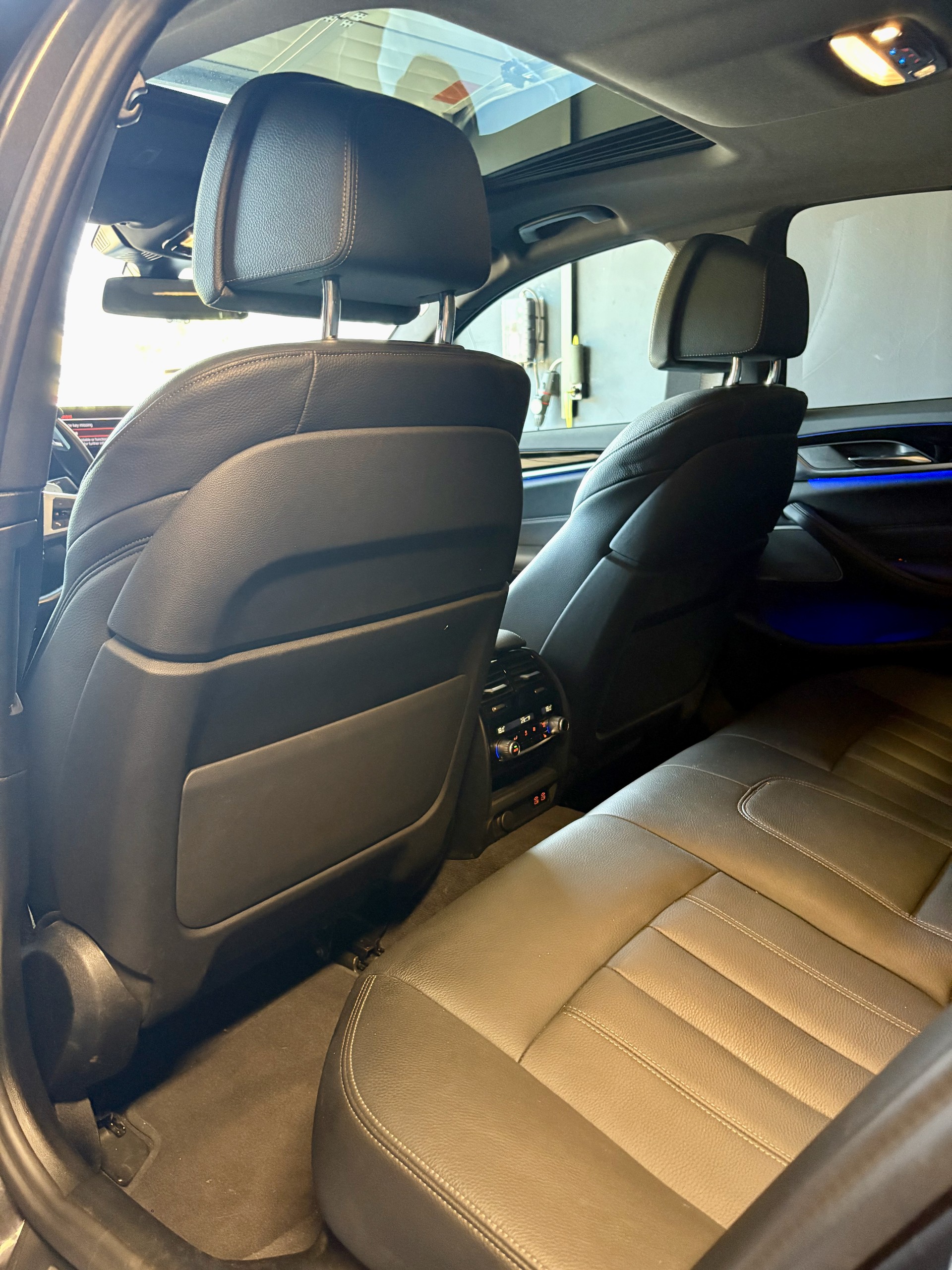 BMW M550i xDrive SAG-image-10
