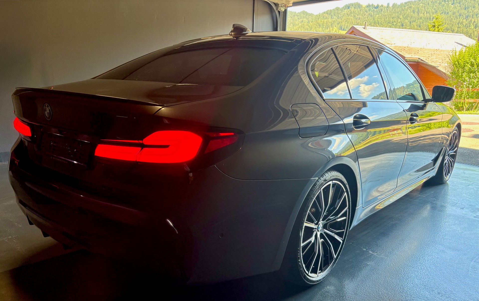 BMW M550i xDrive SAG-image-11