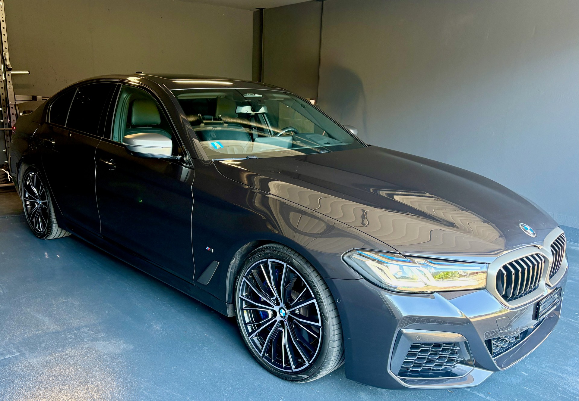 BMW M550i xDrive SAG