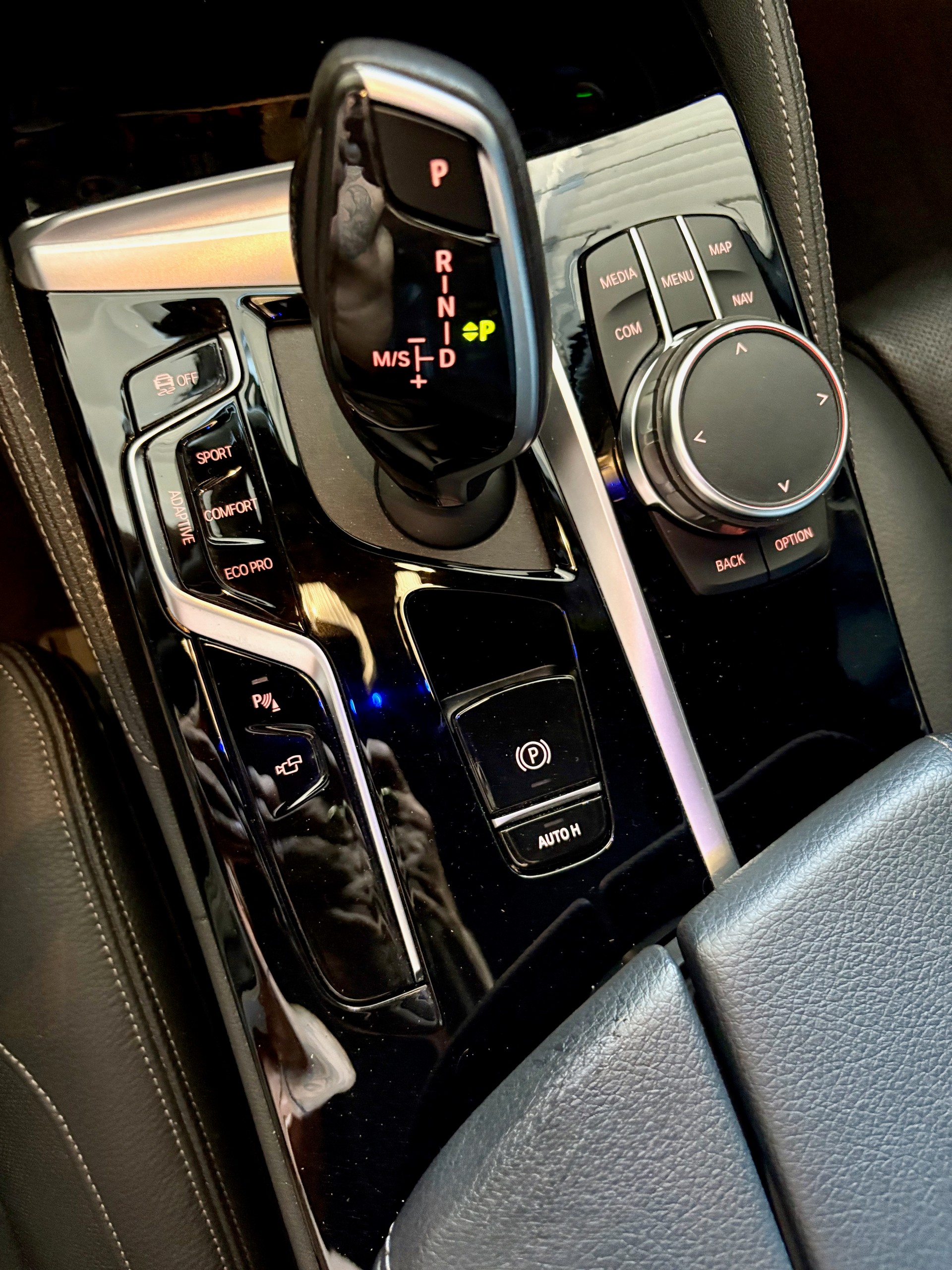 BMW M550i xDrive SAG-image-14