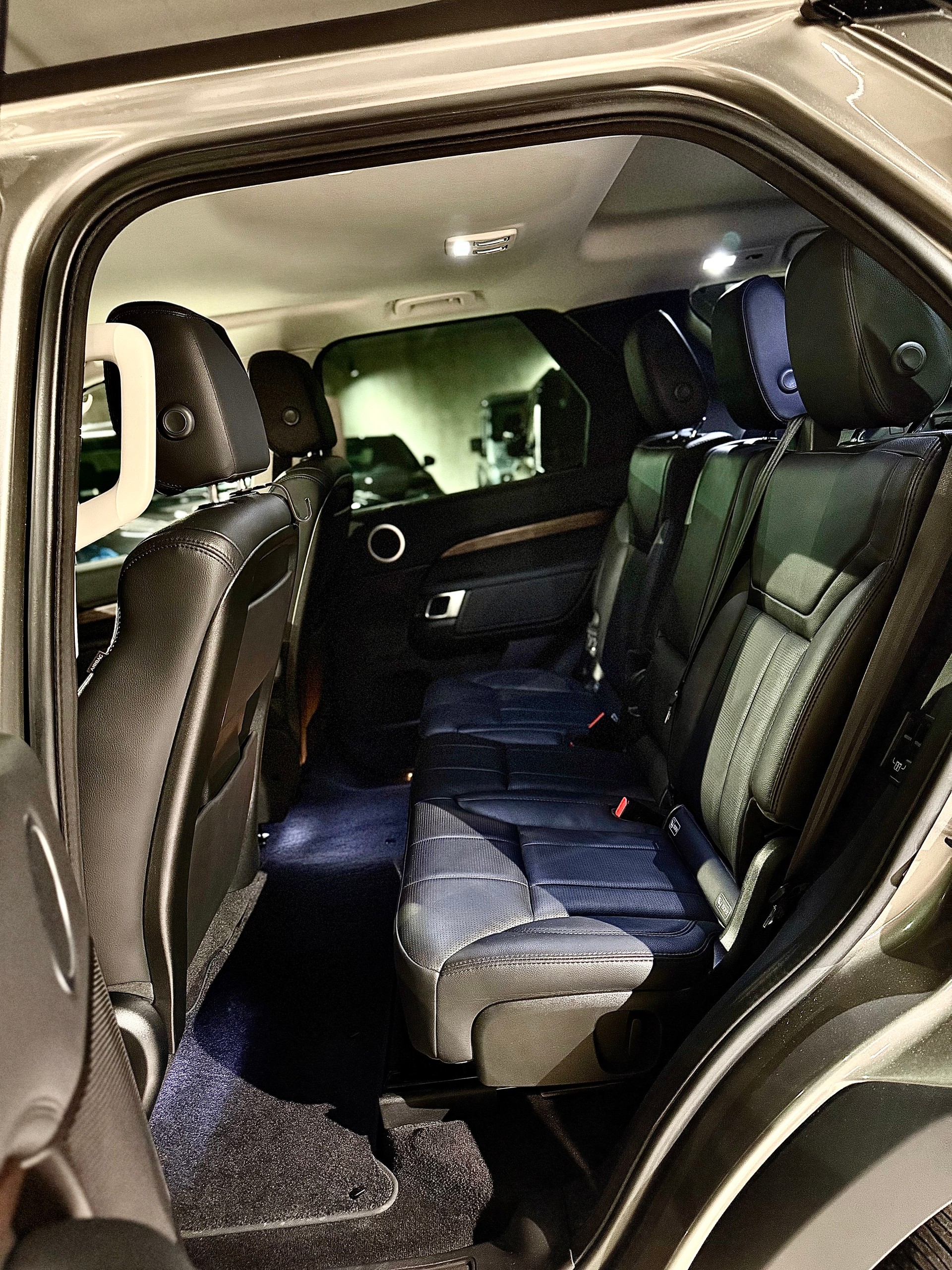 LAND ROVER Discovery 3.0 SDV6 HSE Automatic-image-6