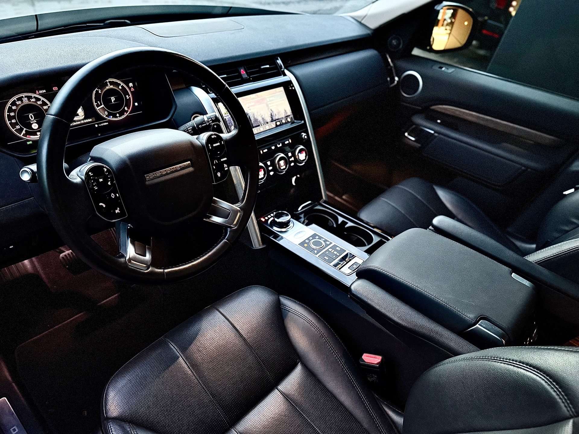 LAND ROVER Discovery 3.0 SDV6 HSE Automatic-image-4