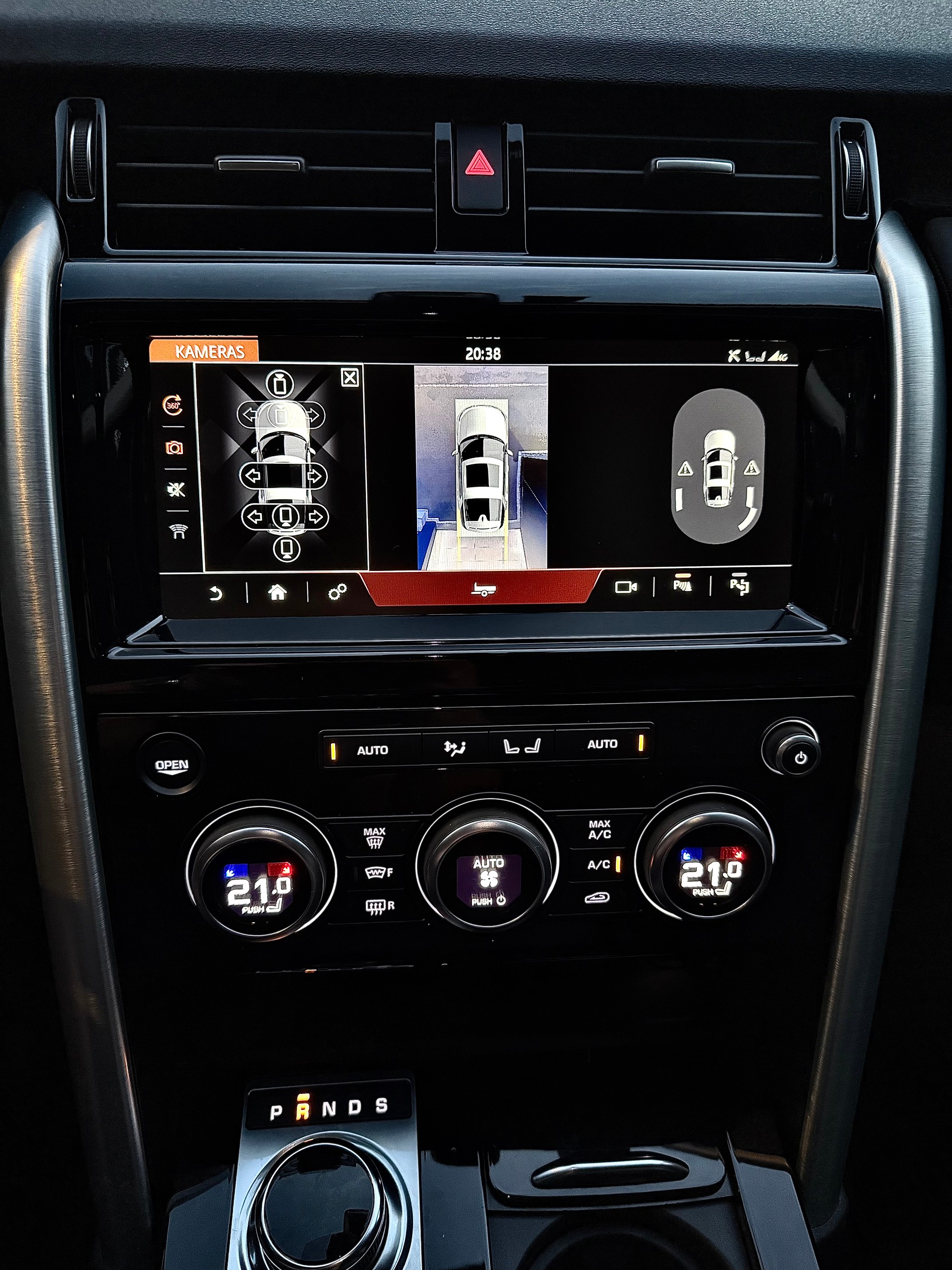 LAND ROVER Discovery 3.0 SDV6 HSE Automatic-image-9