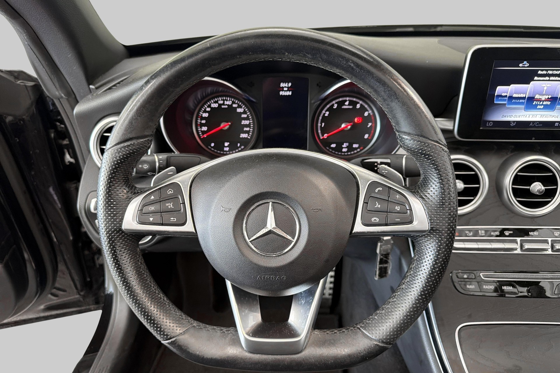 MERCEDES-BENZ C 250 Cabriolet AMG Line 9G-Tronic-image-9