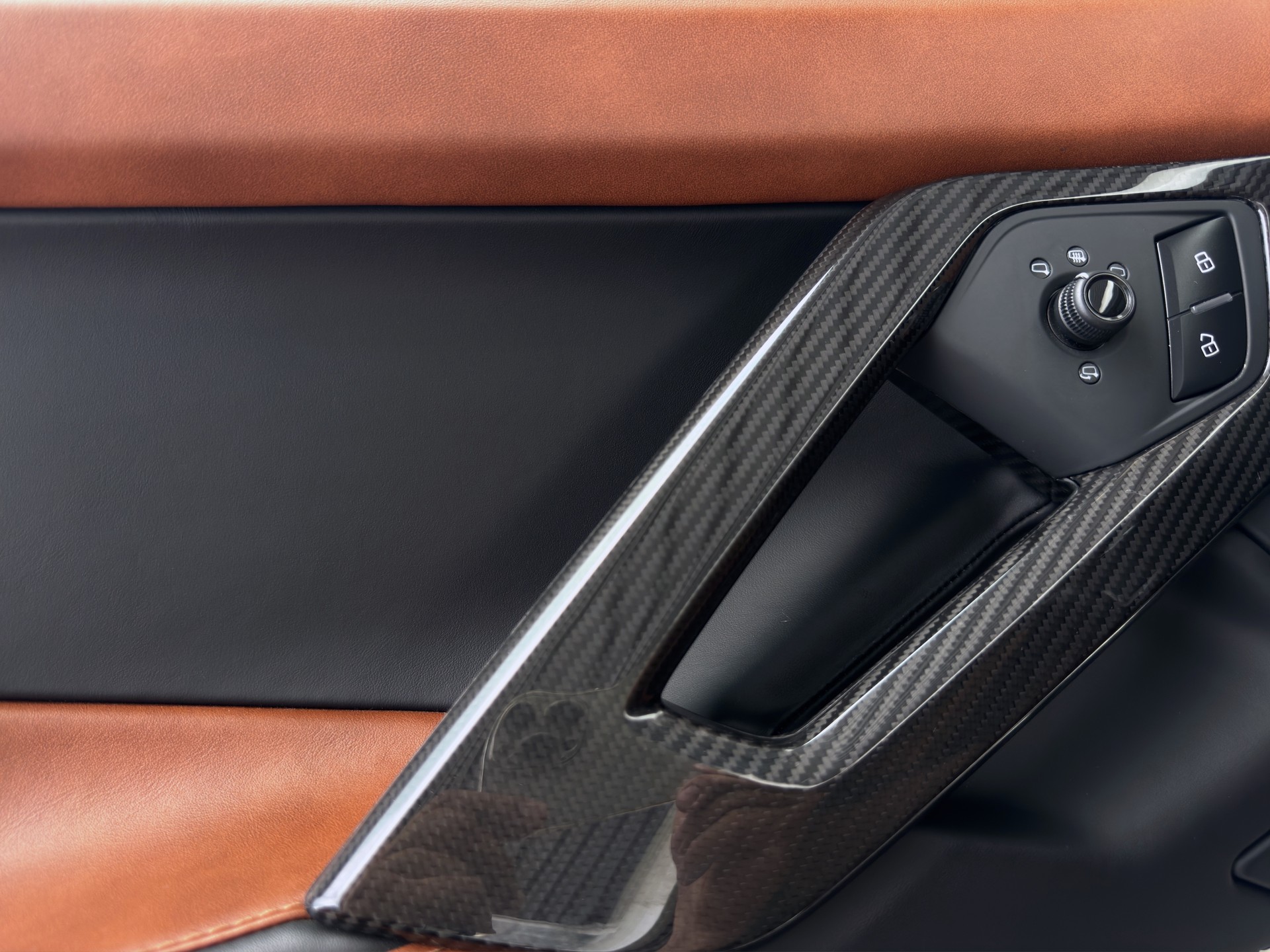 LAMBORGHINI Aventador S LP740-4 Coupé E-Gear-image-9