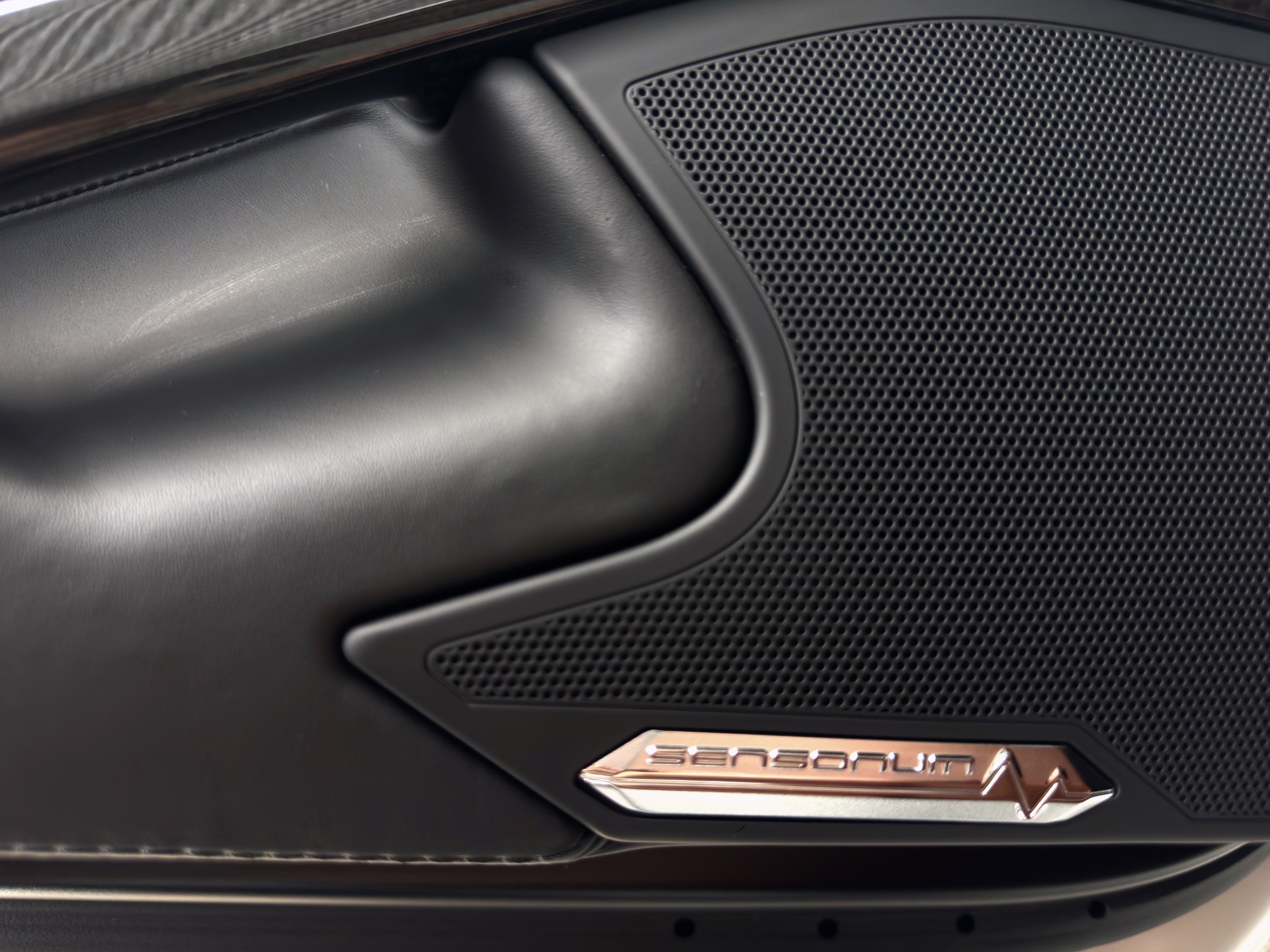 LAMBORGHINI Aventador S LP740-4 Coupé E-Gear-image-10