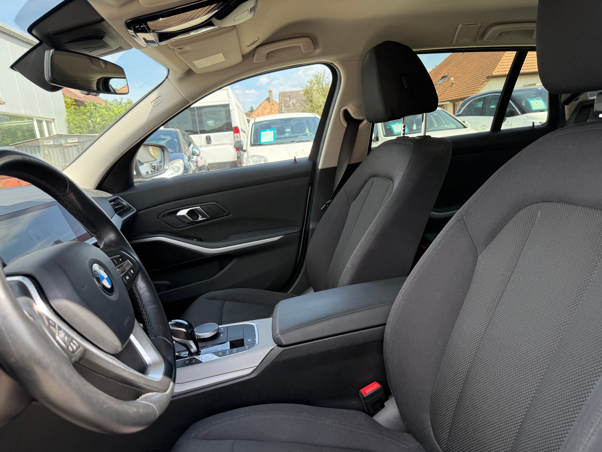 BMW 320d xDrive Touring Steptronic-image-12
