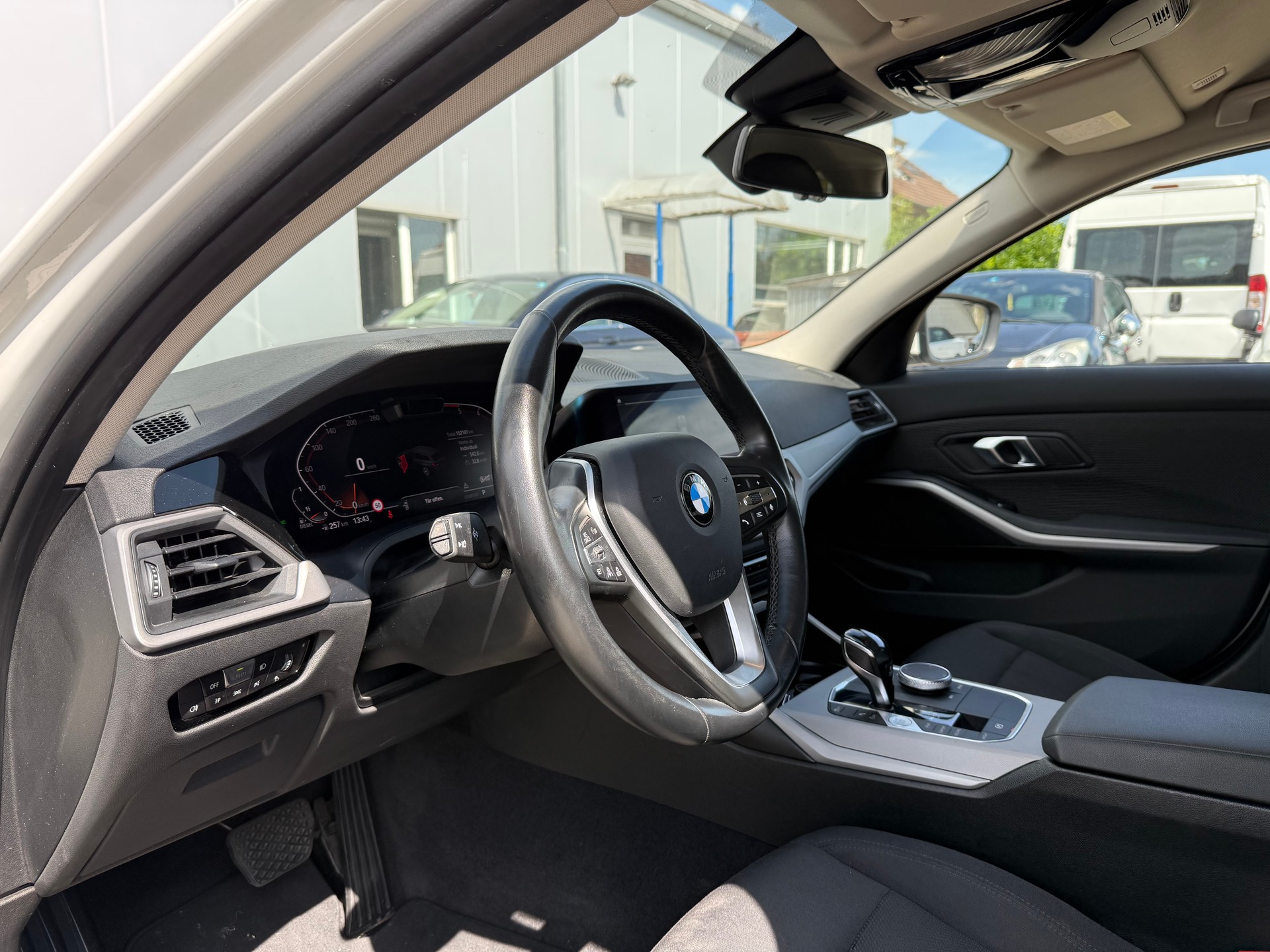 BMW 320d xDrive Touring Steptronic-image-11