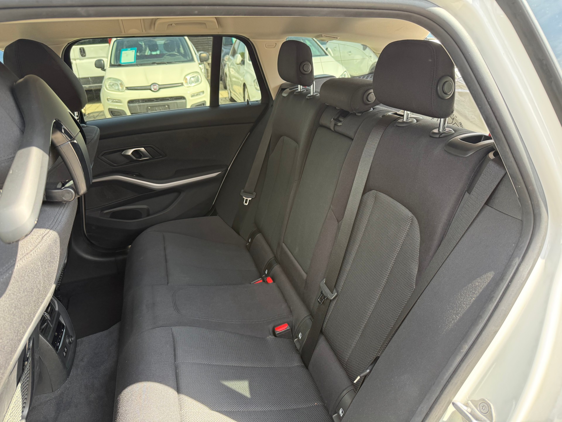 BMW 320d xDrive Touring Steptronic-image-14