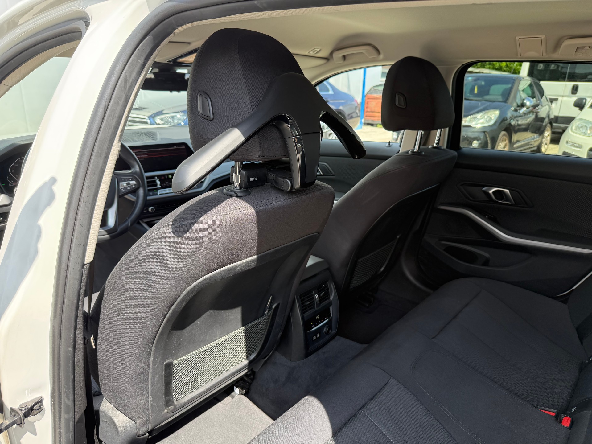 BMW 320d xDrive Touring Steptronic-image-13