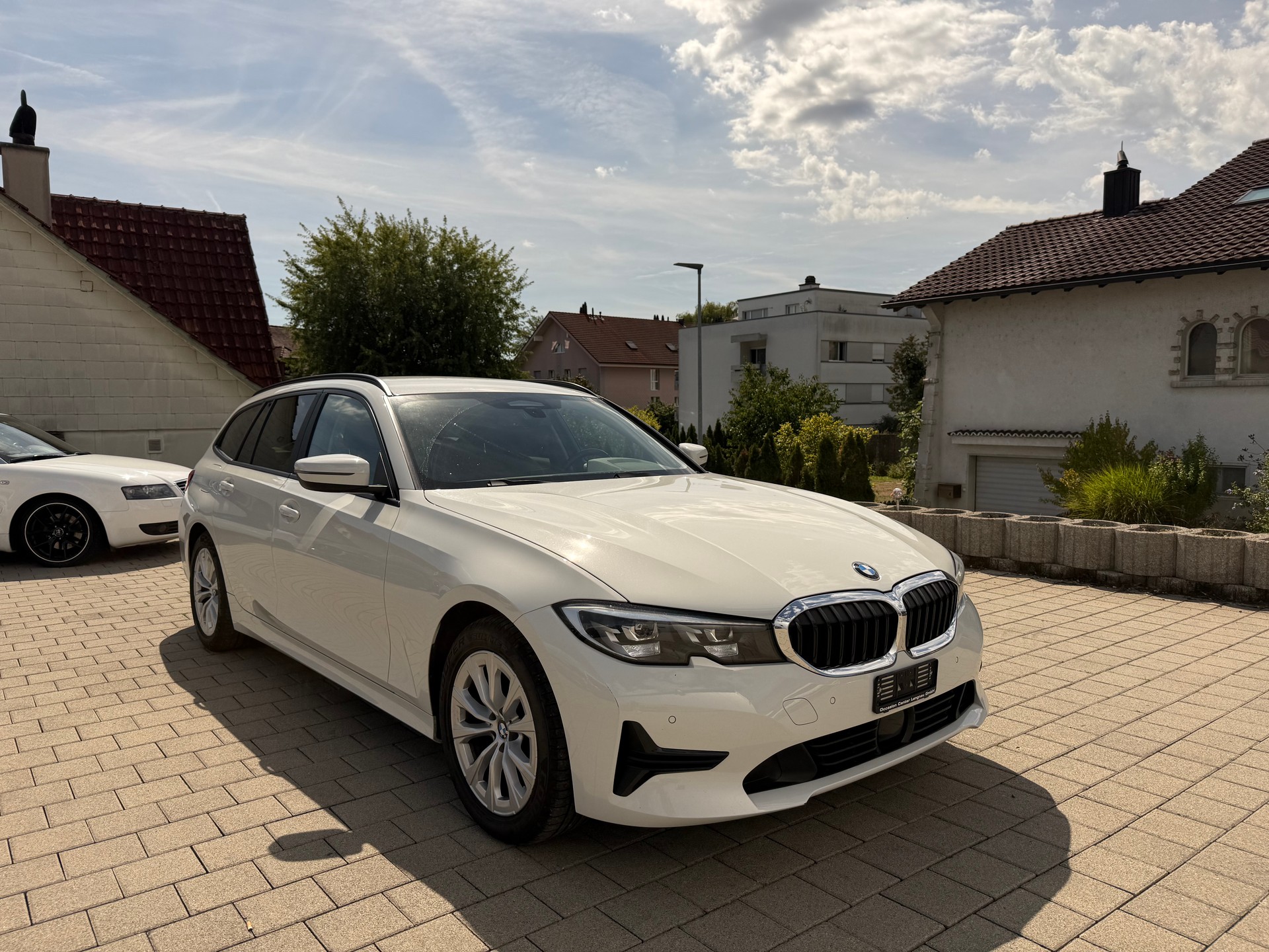 BMW 320d xDrive Touring Steptronic-showroom-element-1