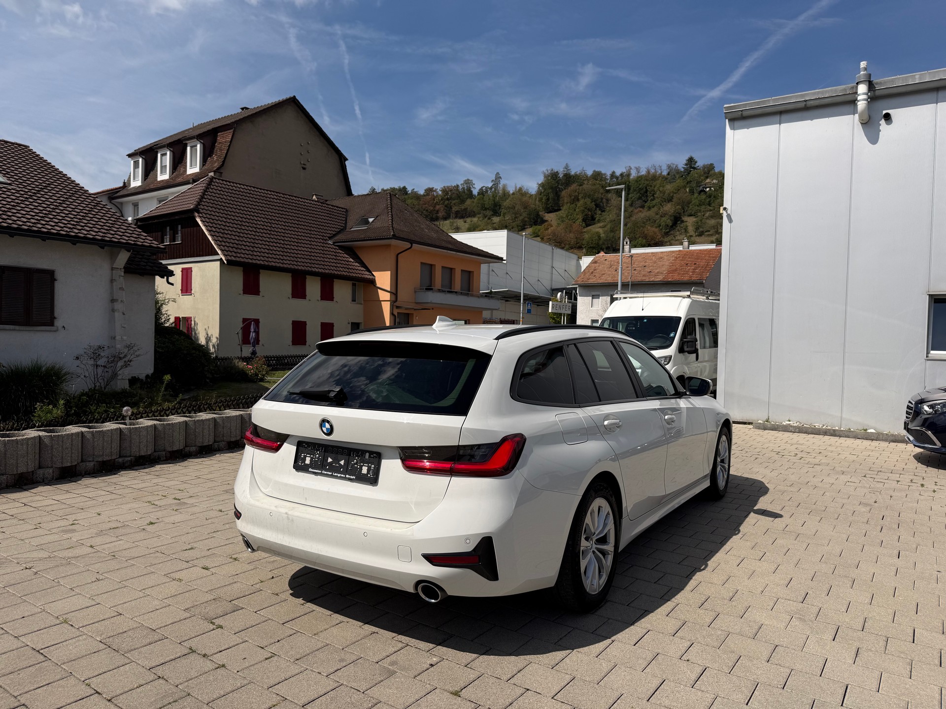BMW 320d xDrive Touring Steptronic-image-5