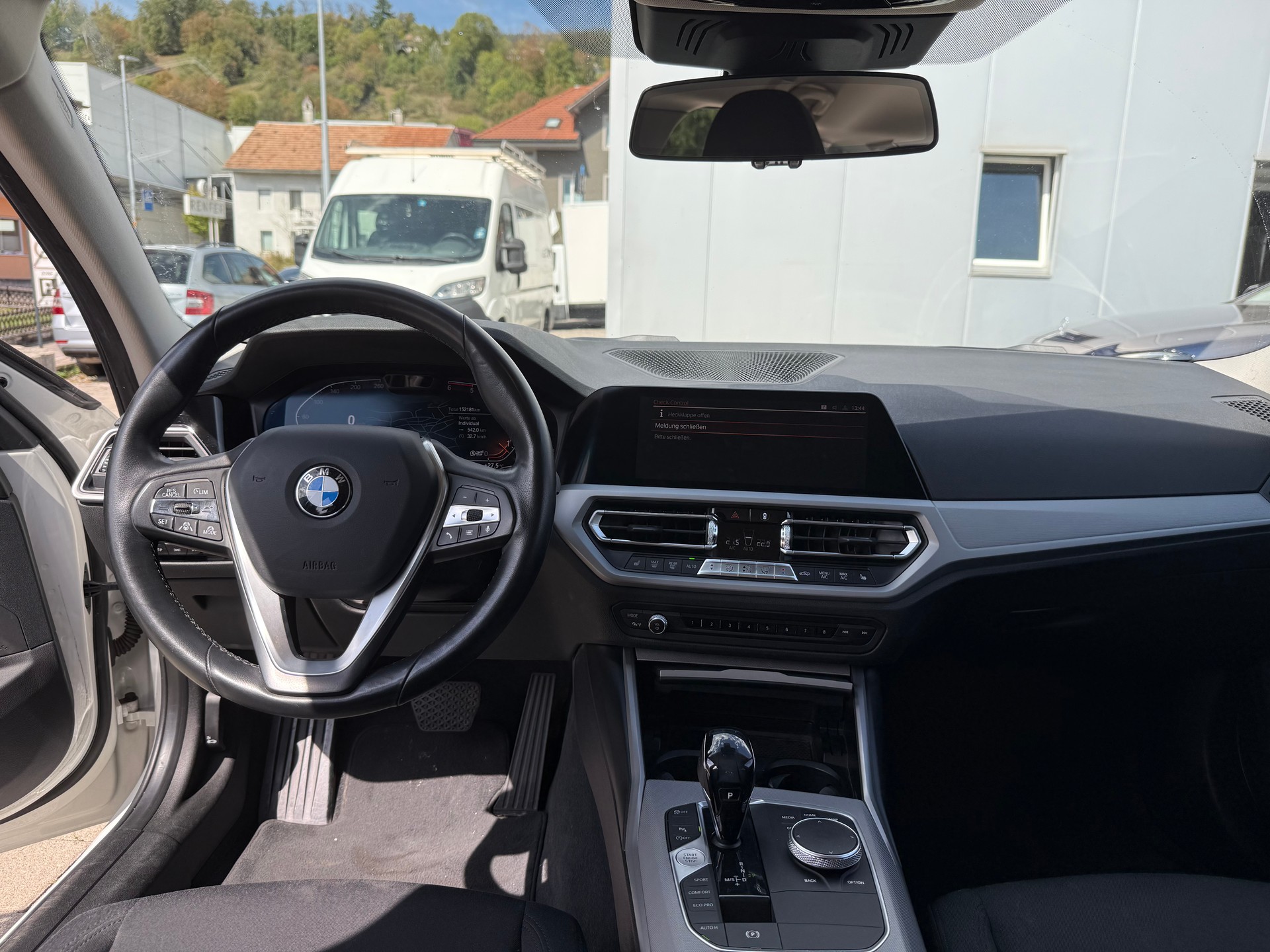 BMW 320d xDrive Touring Steptronic-image-15