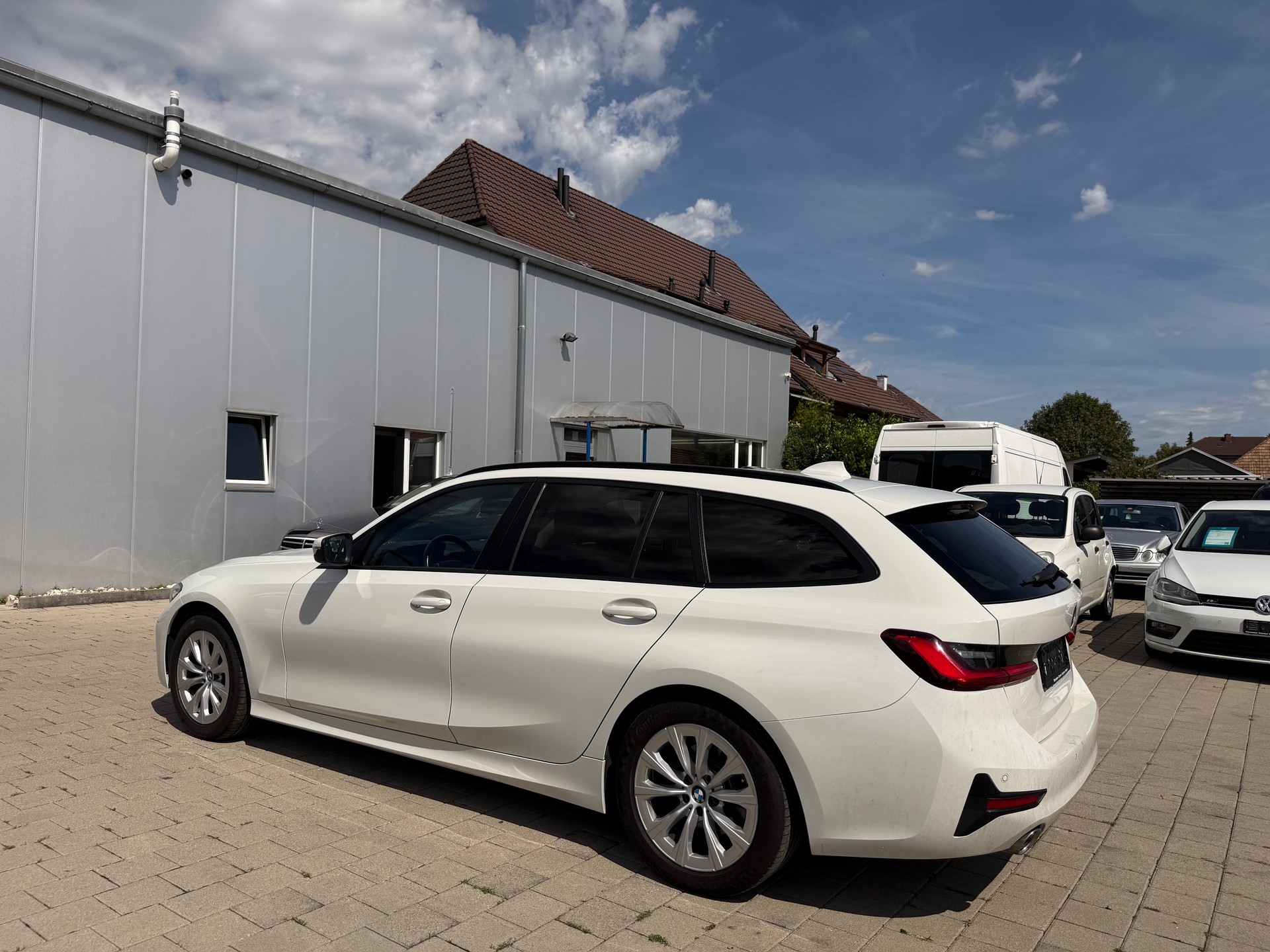 BMW 320d xDrive Touring Steptronic-image-8