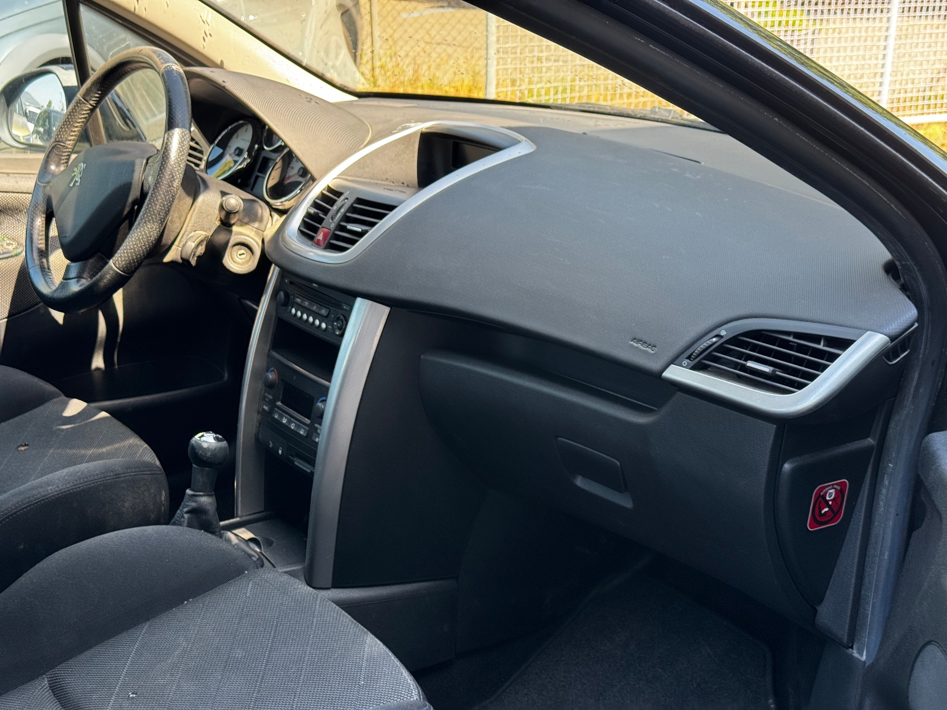 PEUGEOT 207 1.6 16V Sport-image-8