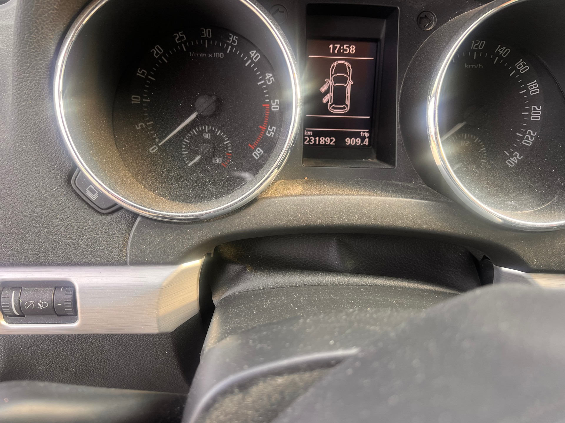 SKODA Yeti 2.0 TDI Ambition 4x4 DSG-image-14