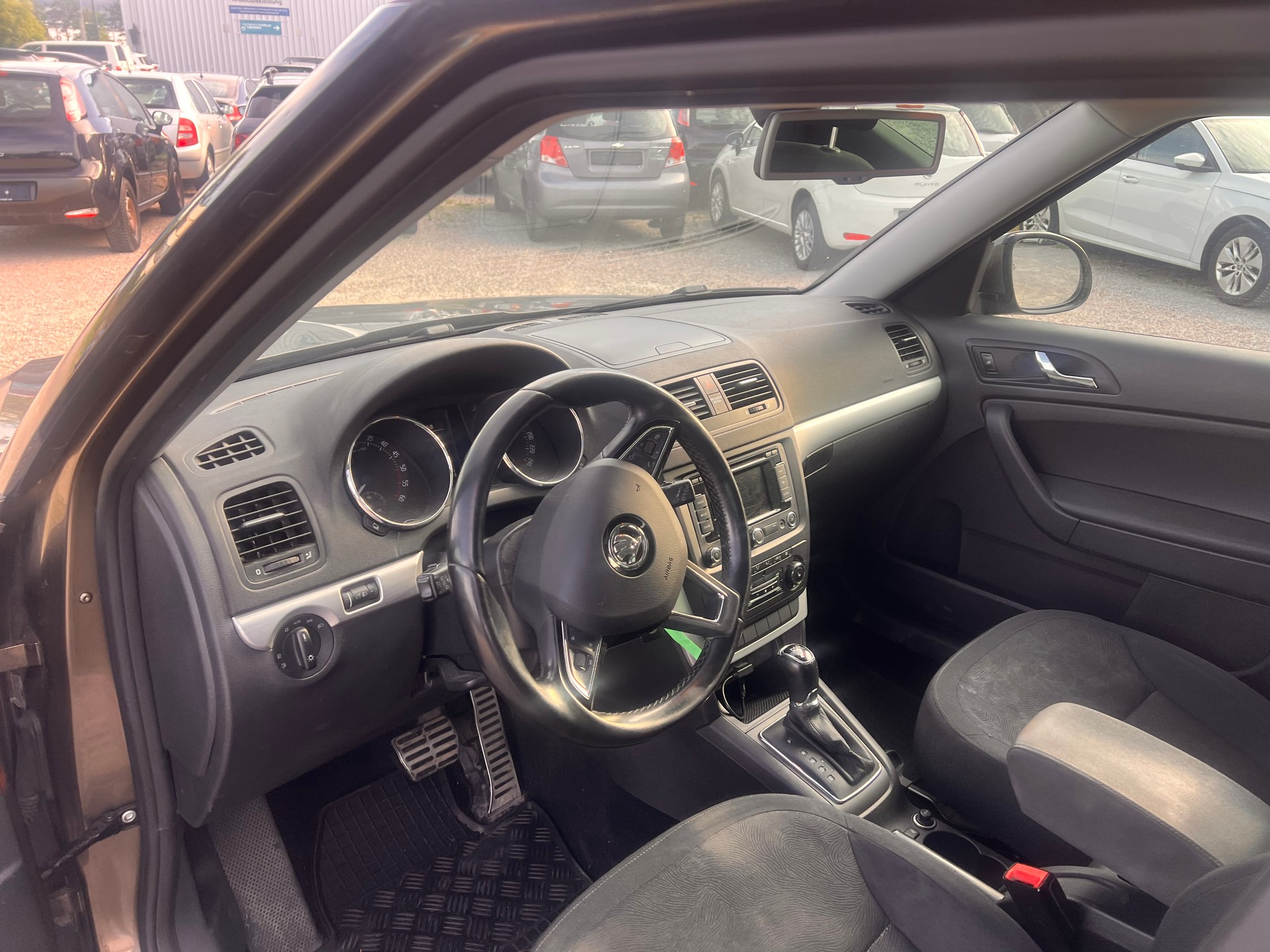 SKODA Yeti 2.0 TDI Ambition 4x4 DSG-image-10
