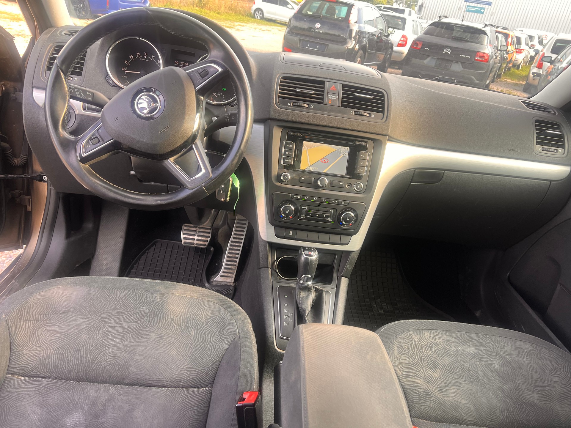 SKODA Yeti 2.0 TDI Ambition 4x4 DSG-image-9