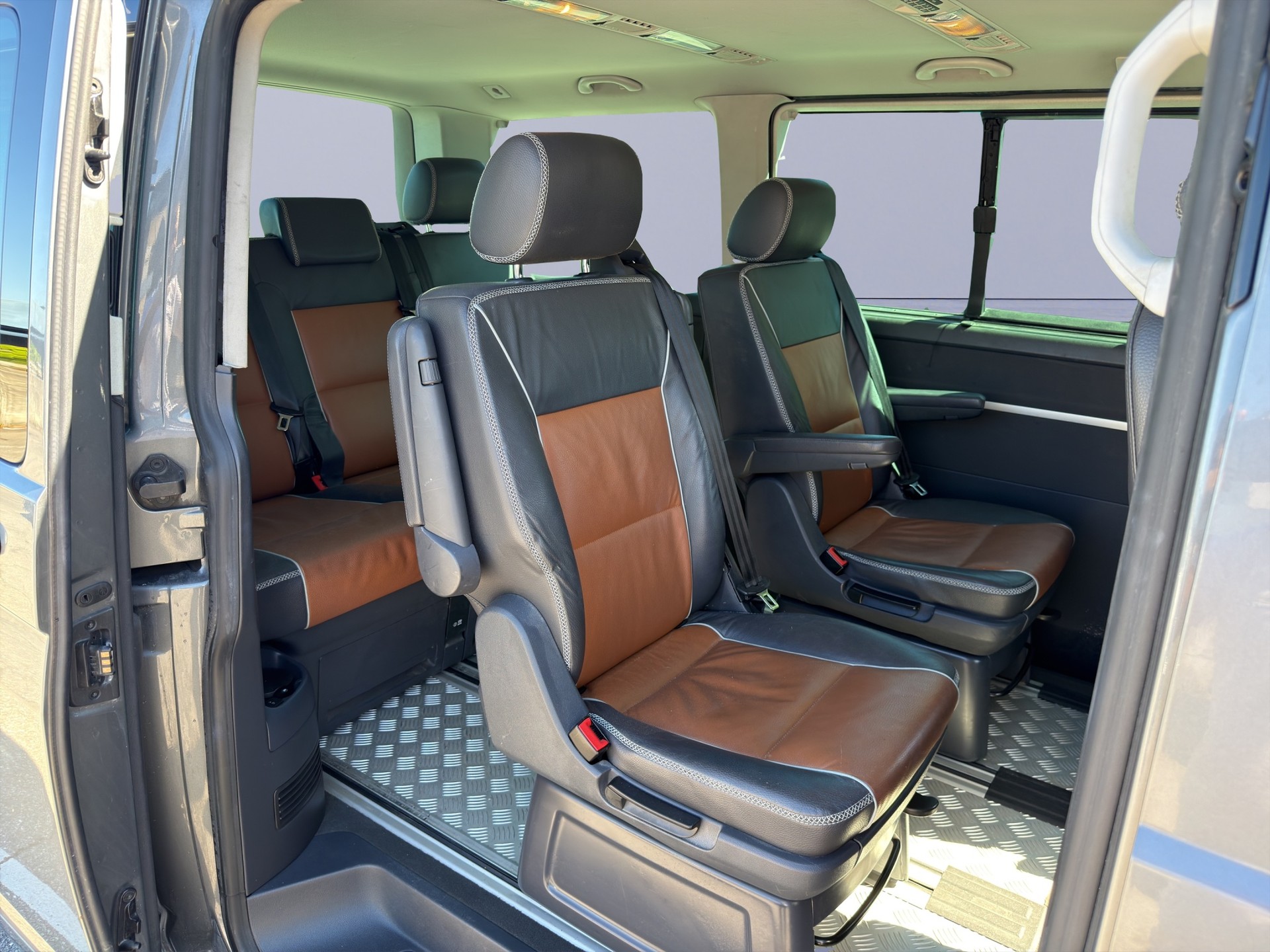 VW T5 Multivan 2.0 Bi-TDI CR Panamericana 4Motion DSG-image-9