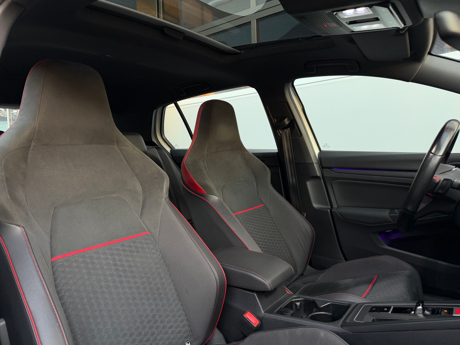 VW Golf 2.0 TSI GTI Clubsport DSG-image-14
