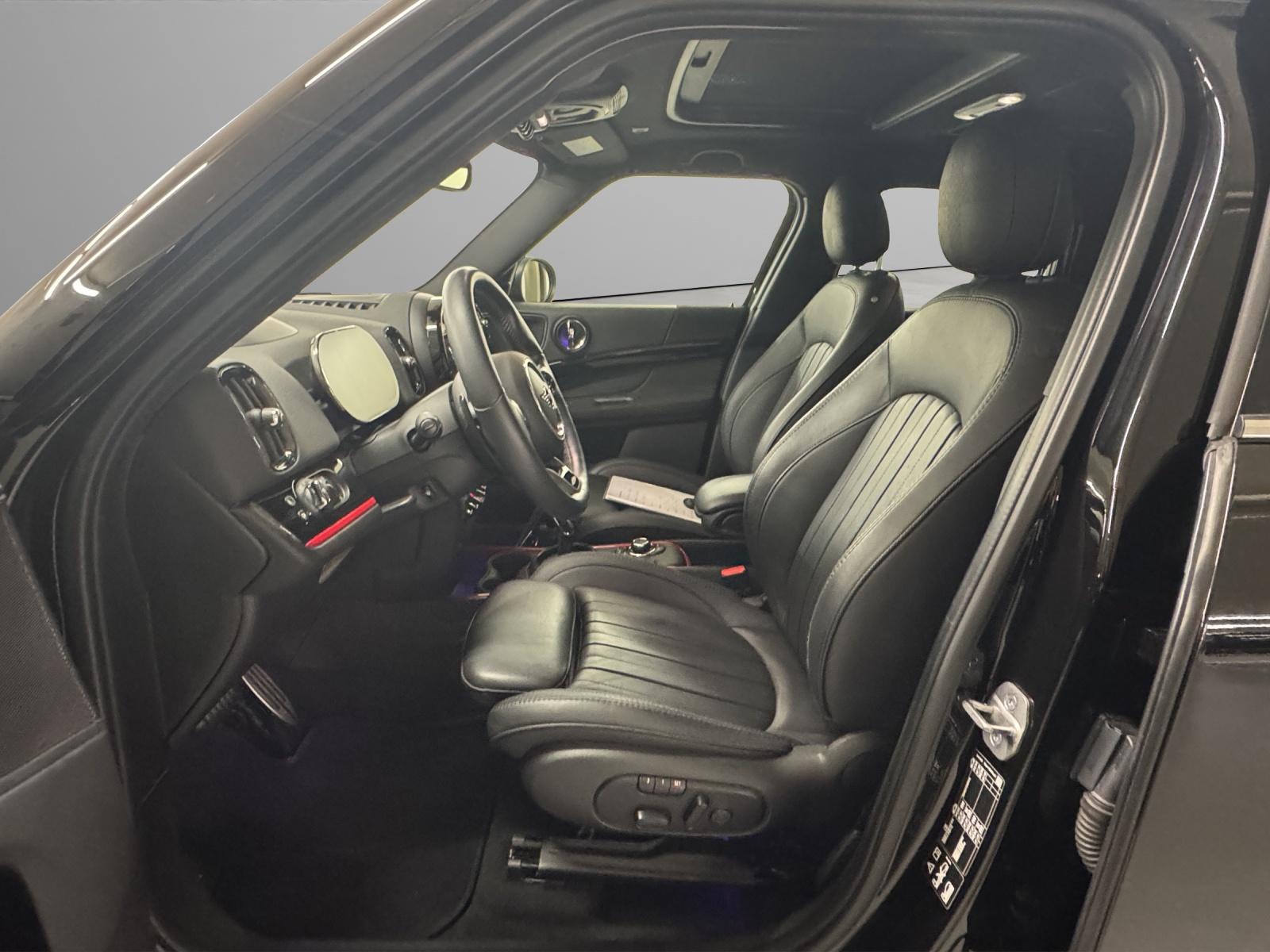 MINI Countryman F60 2.0i John Cooper Works ALL4-image-10