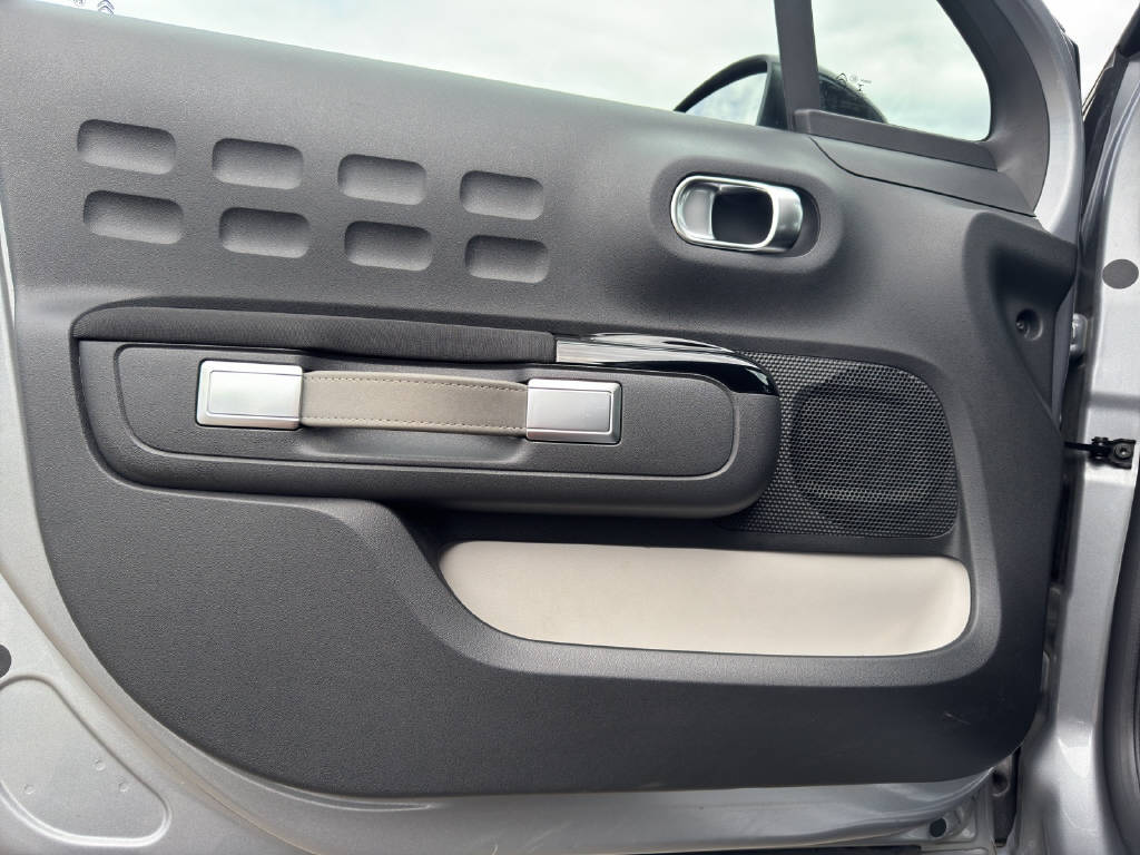 CITROEN C3 1.2 PureTech Shine-image-6