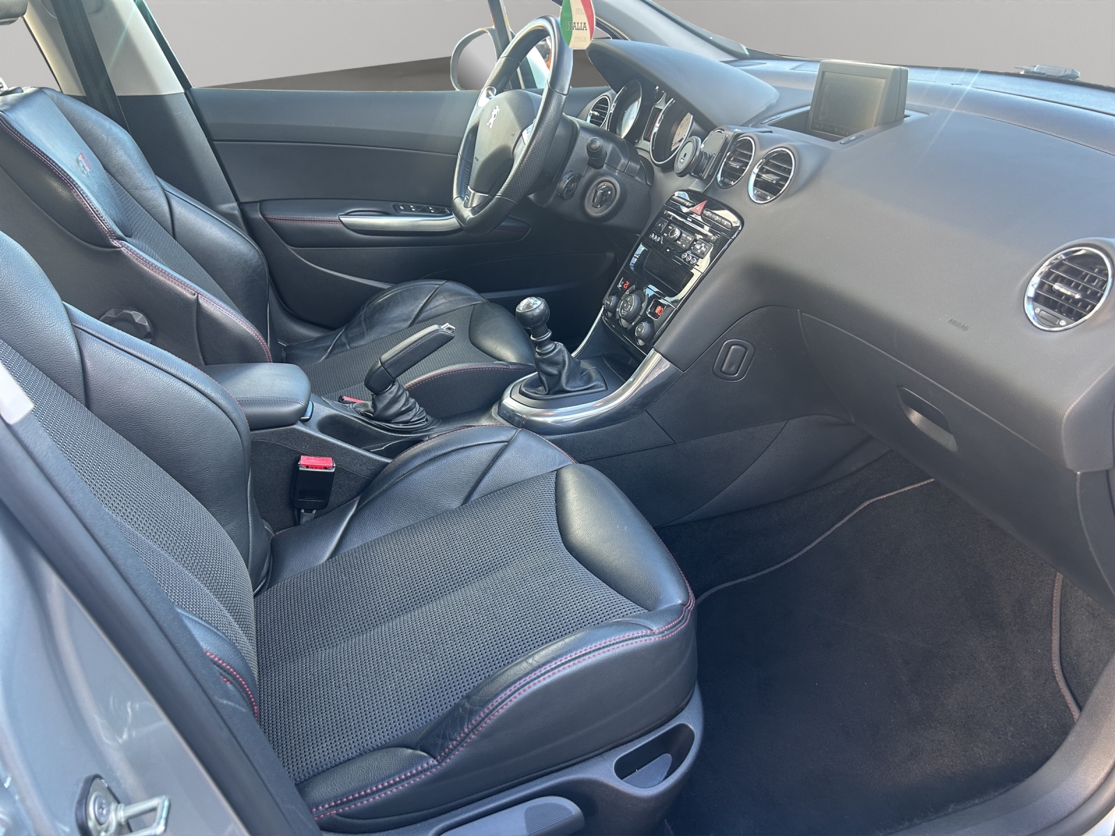 PEUGEOT 308 1.6 16V T GTi-image-9