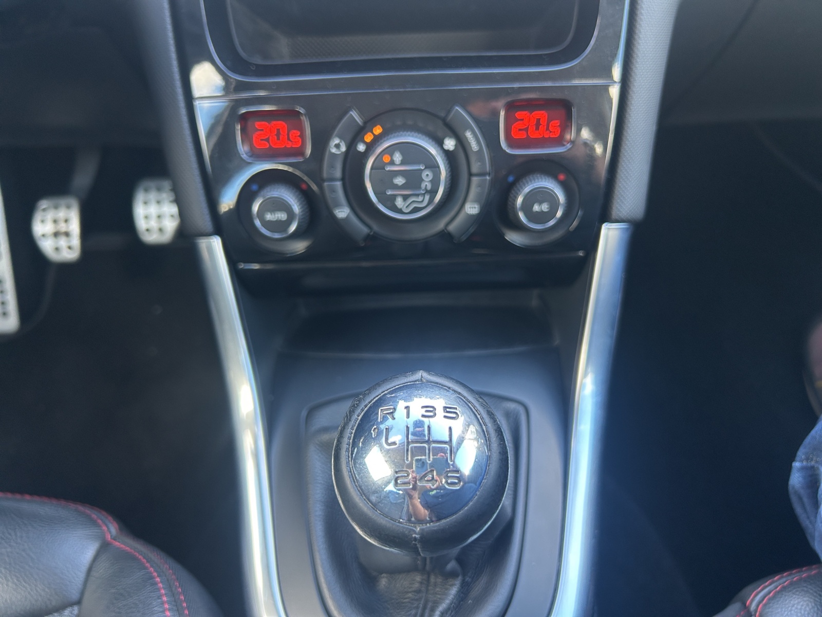 PEUGEOT 308 1.6 16V T GTi-image-13