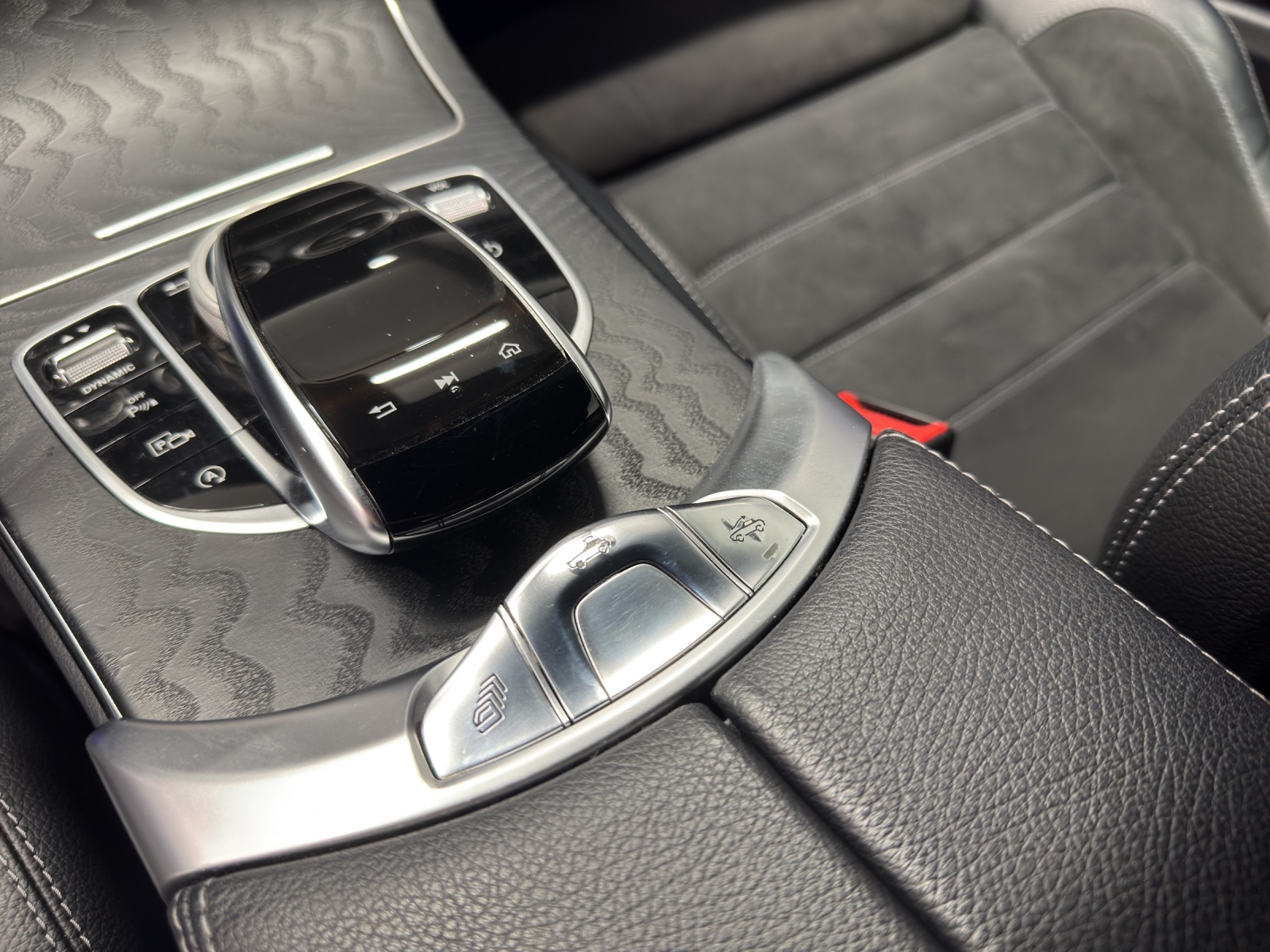 MERCEDES-BENZ C 200 AMG Line 4Matic Cabriolet-image-15