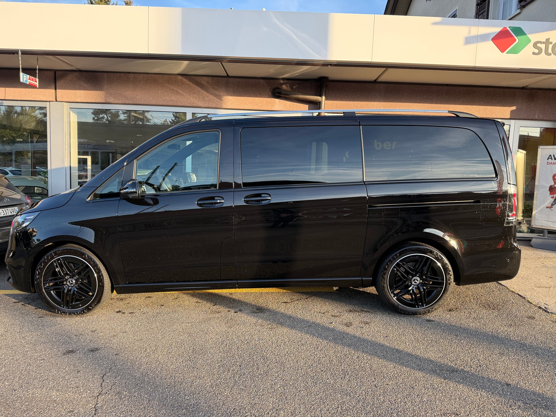 MERCEDES-BENZ Facelift V 300 d lang Avantgarde AMG Line 4Matic 9G-Tronic 6-Sitzer All Black