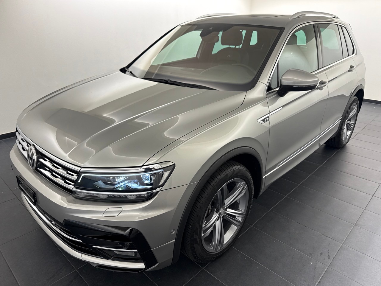 VW Tiguan 2.0TSI Highline R-Line 4Motion DSG-image-0