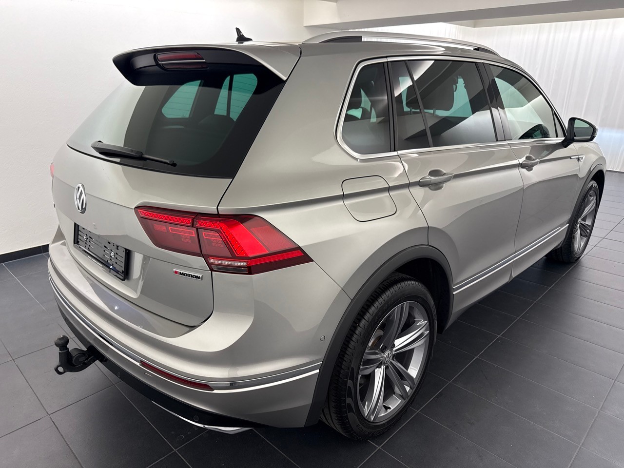 VW Tiguan 2.0TSI Highline R-Line 4Motion DSG-image-2