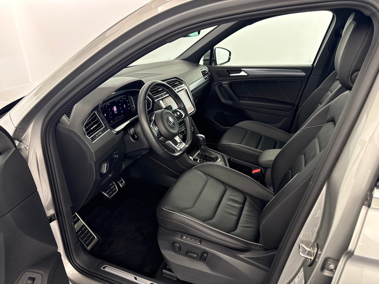 VW Tiguan 2.0TSI Highline R-Line 4Motion DSG-image-4