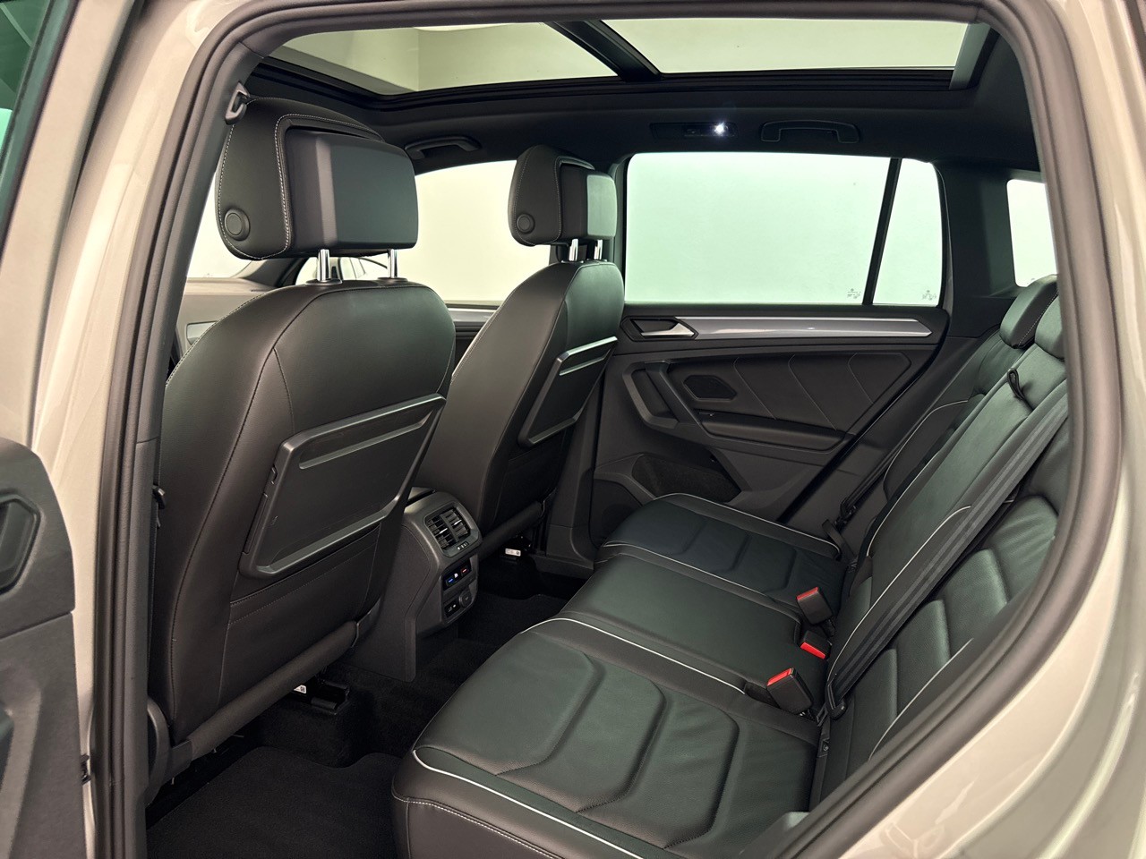 VW Tiguan 2.0TSI Highline R-Line 4Motion DSG-image-5
