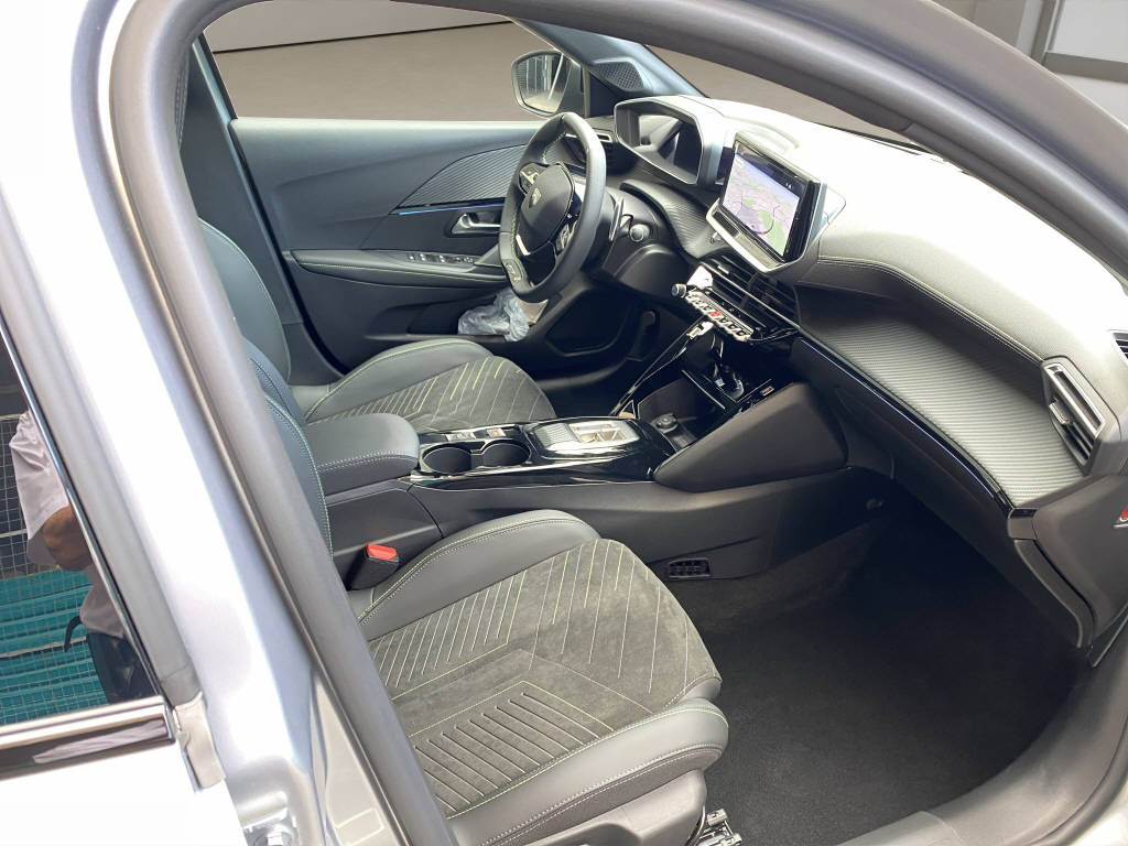 PEUGEOT 208 Hybrid 110 e-DCS6 GT-image-5