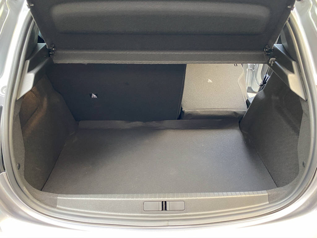 PEUGEOT 208 Hybrid 110 e-DCS6 GT-image-10