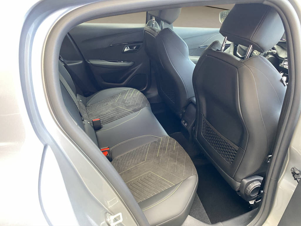 PEUGEOT 208 Hybrid 110 e-DCS6 GT-image-6