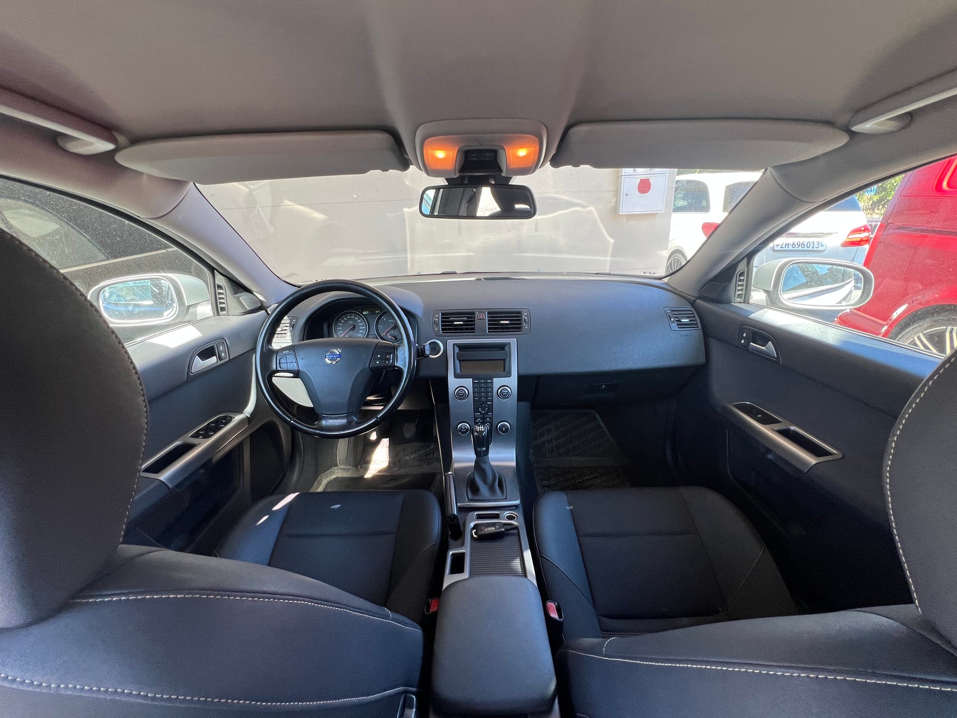 VOLVO V50-image-6