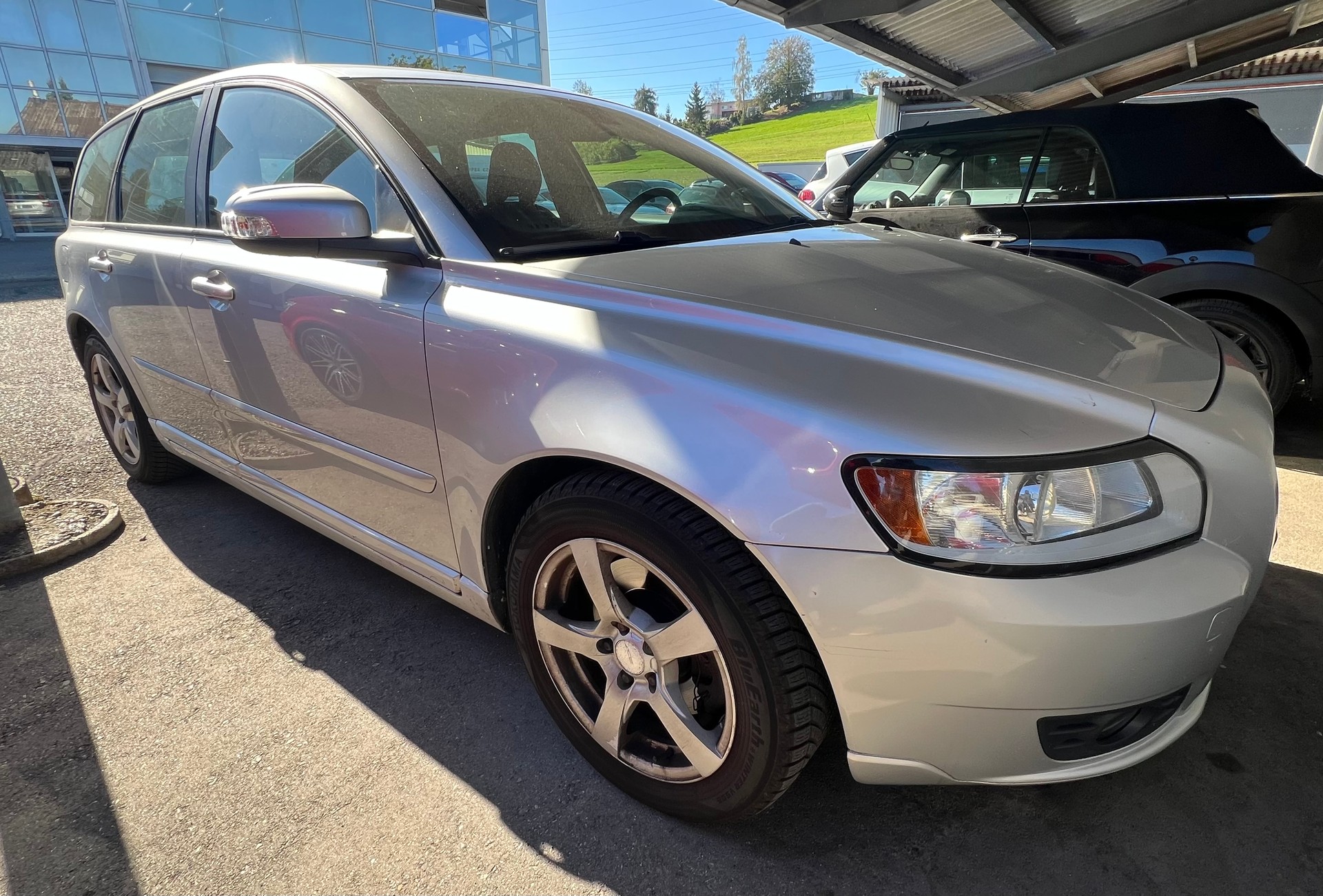 VOLVO V50-image-1
