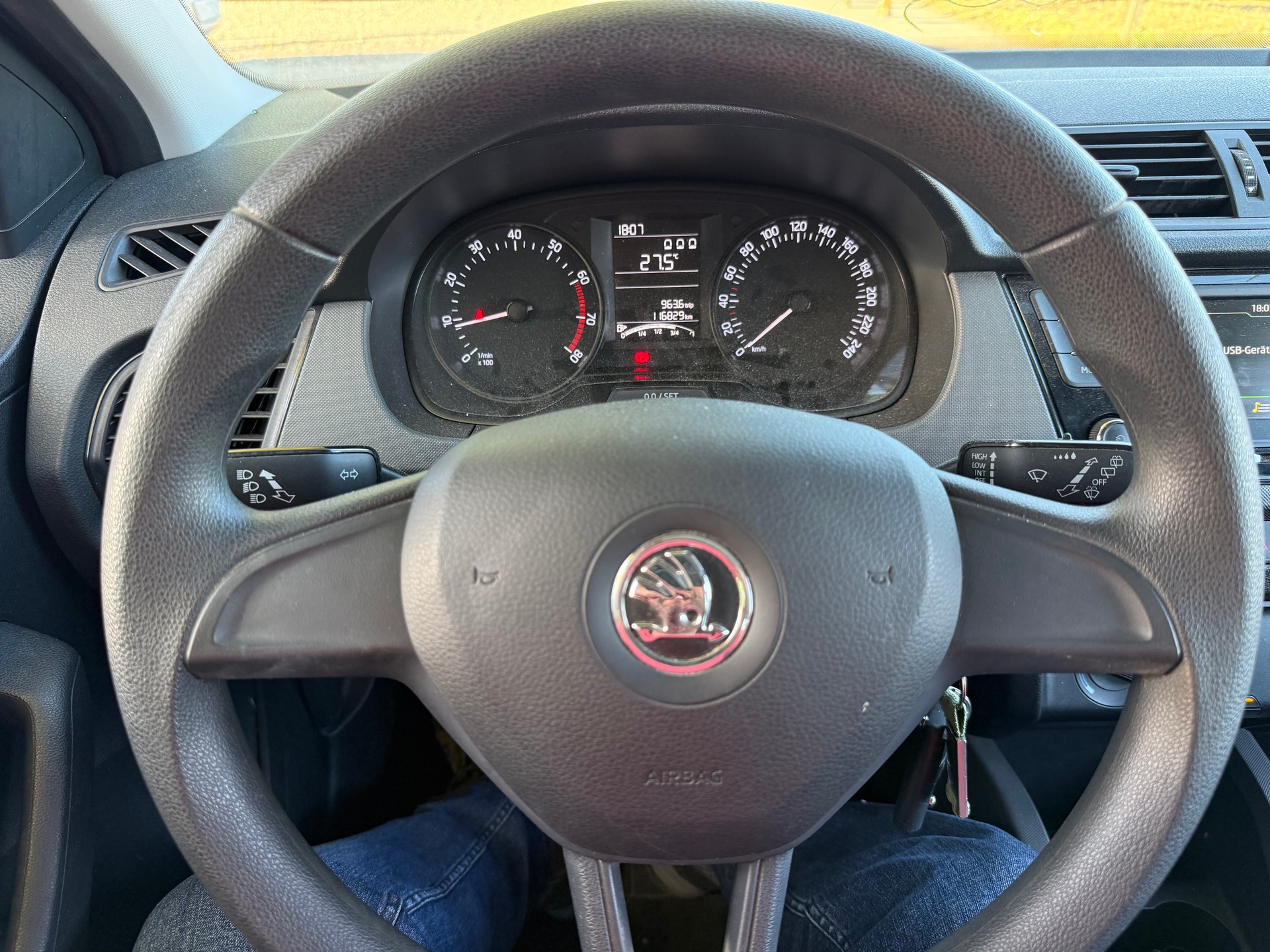 SKODA Fabia 1.0 Active-image-10