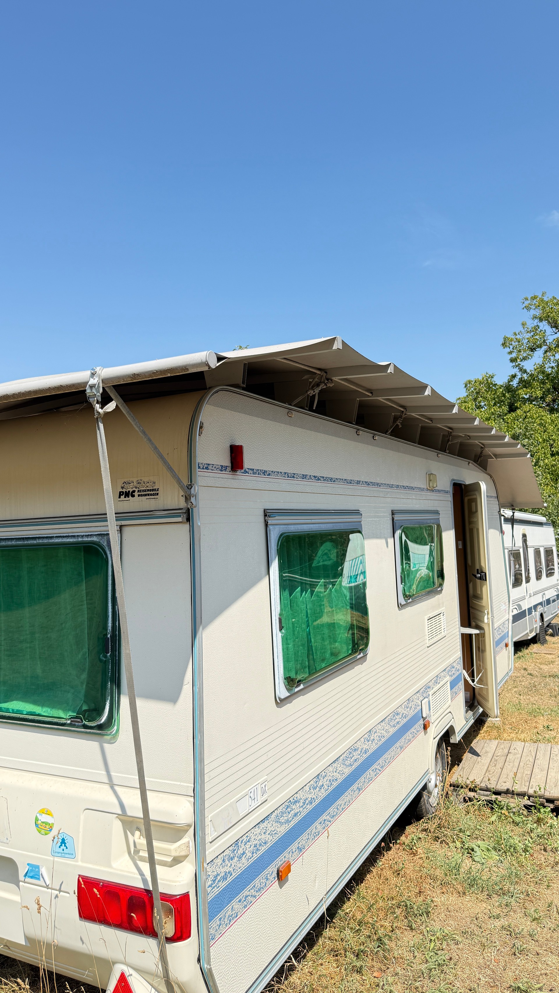 ADRIA Unica mit Schutzdach-image-12