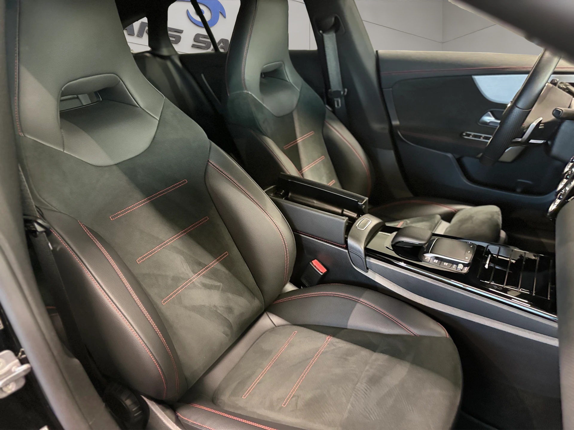 MERCEDES-BENZ CLA Shooting Brake 250 4Matic 7G-DCT AMG Line-image-24