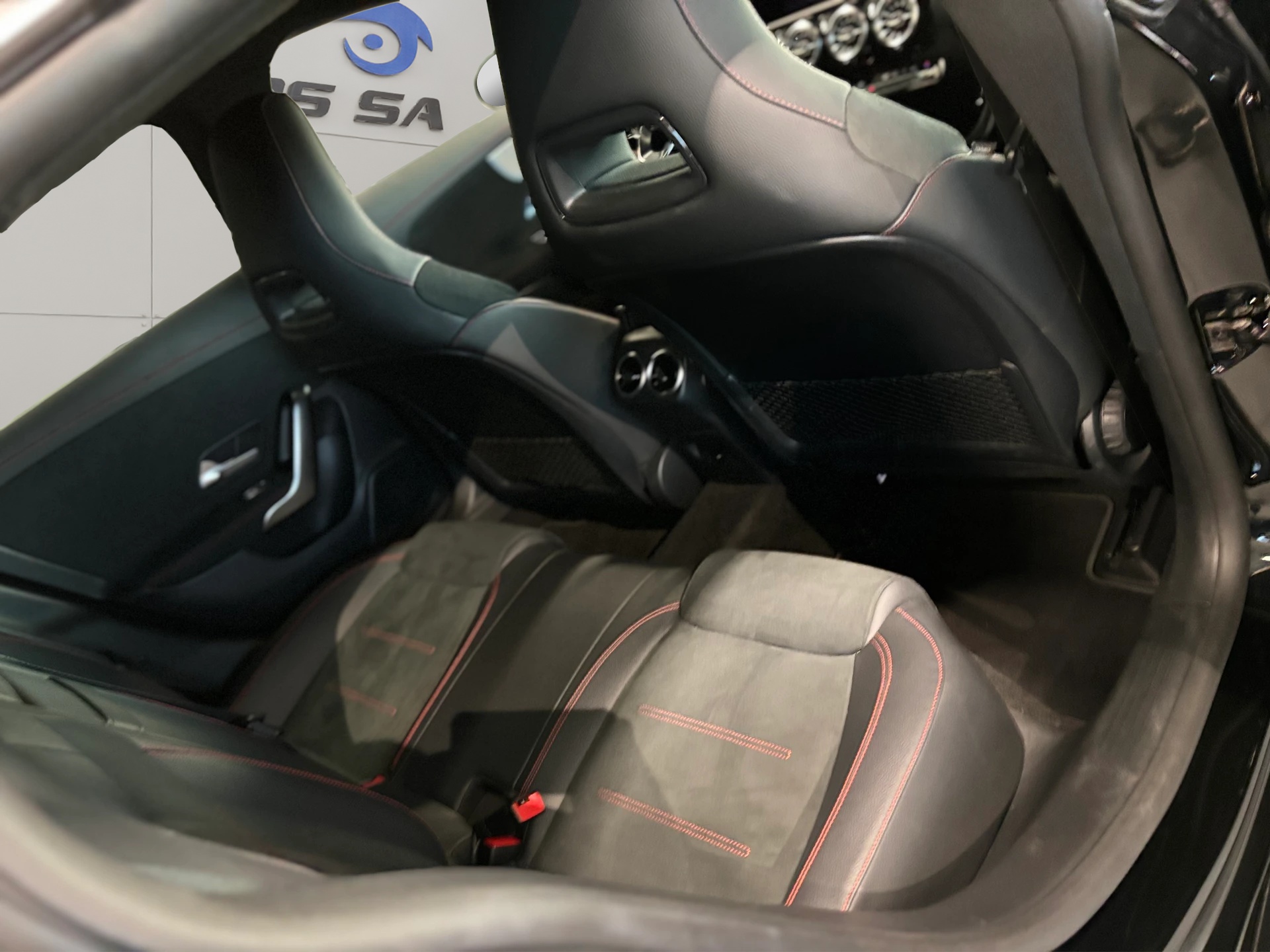 MERCEDES-BENZ CLA Shooting Brake 250 4Matic 7G-DCT AMG Line-image-27